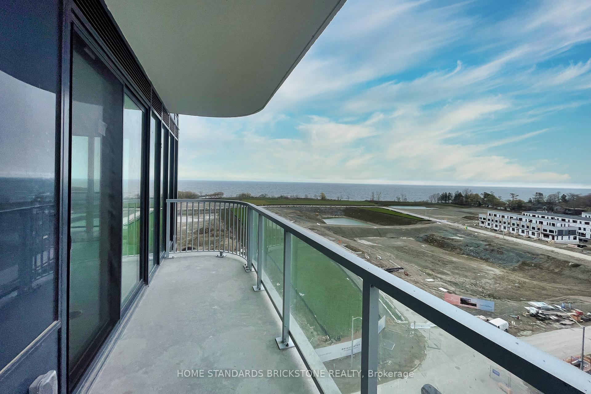 3 Bedrooms Condo at 220 Missinnihe, Mississauga For sale