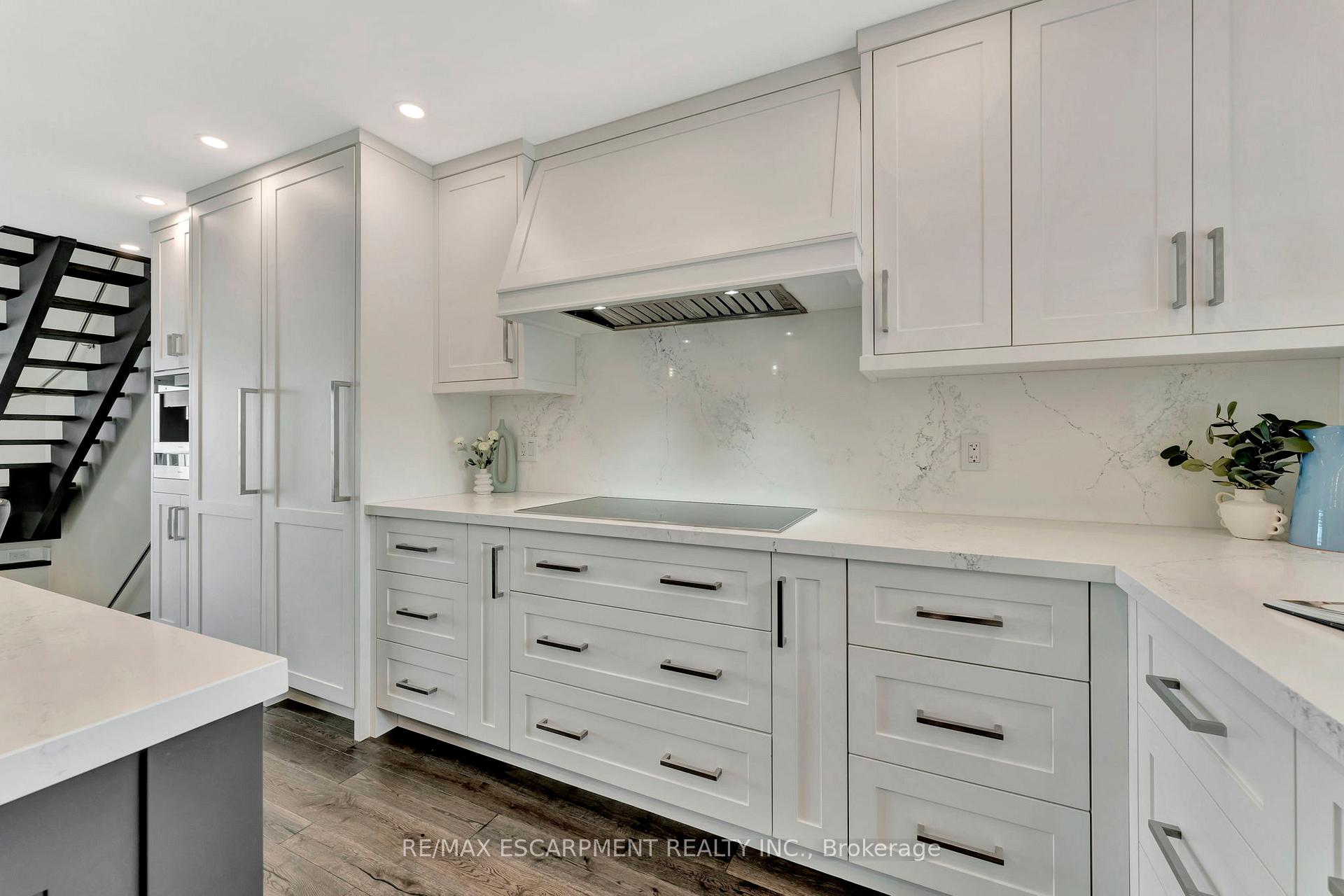 1 Bedroom Condo at 2136 Old Lakeshore, Burlington For sale