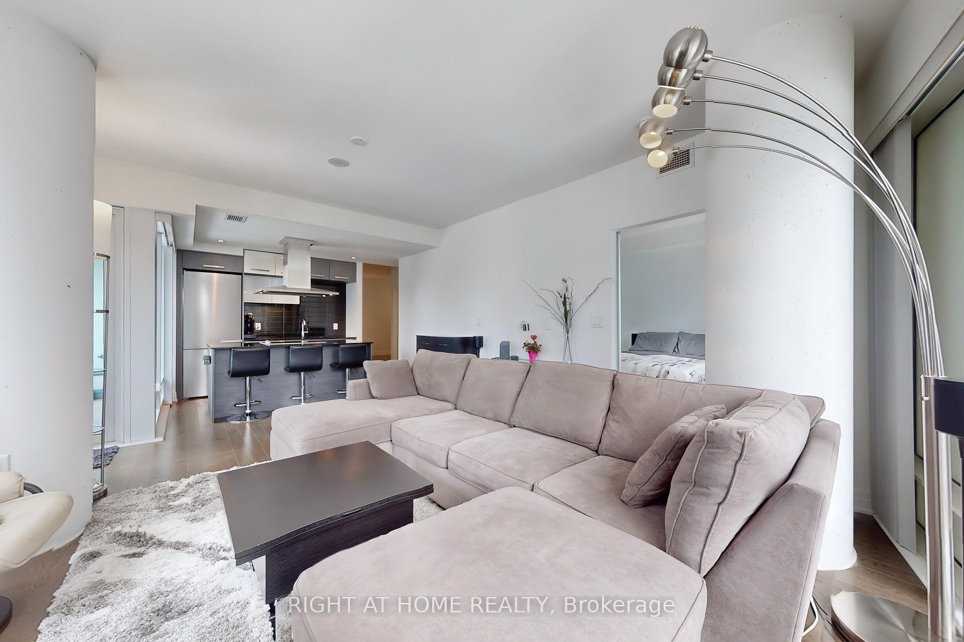 3 Bedrooms Condo at 8 The Esplanade, Toronto For sale