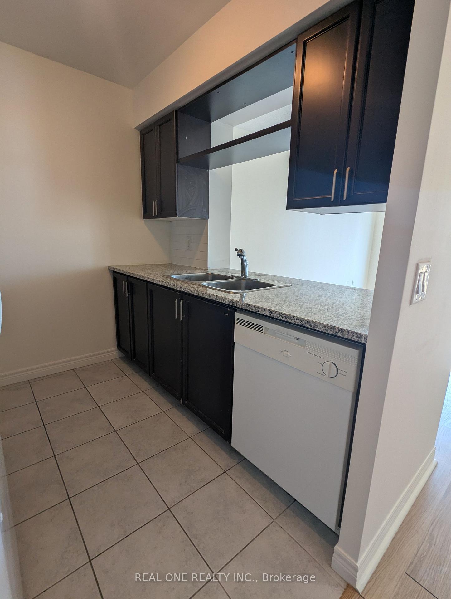 1 Bedroom Condo at 60 Town Centre, Toronto For sale