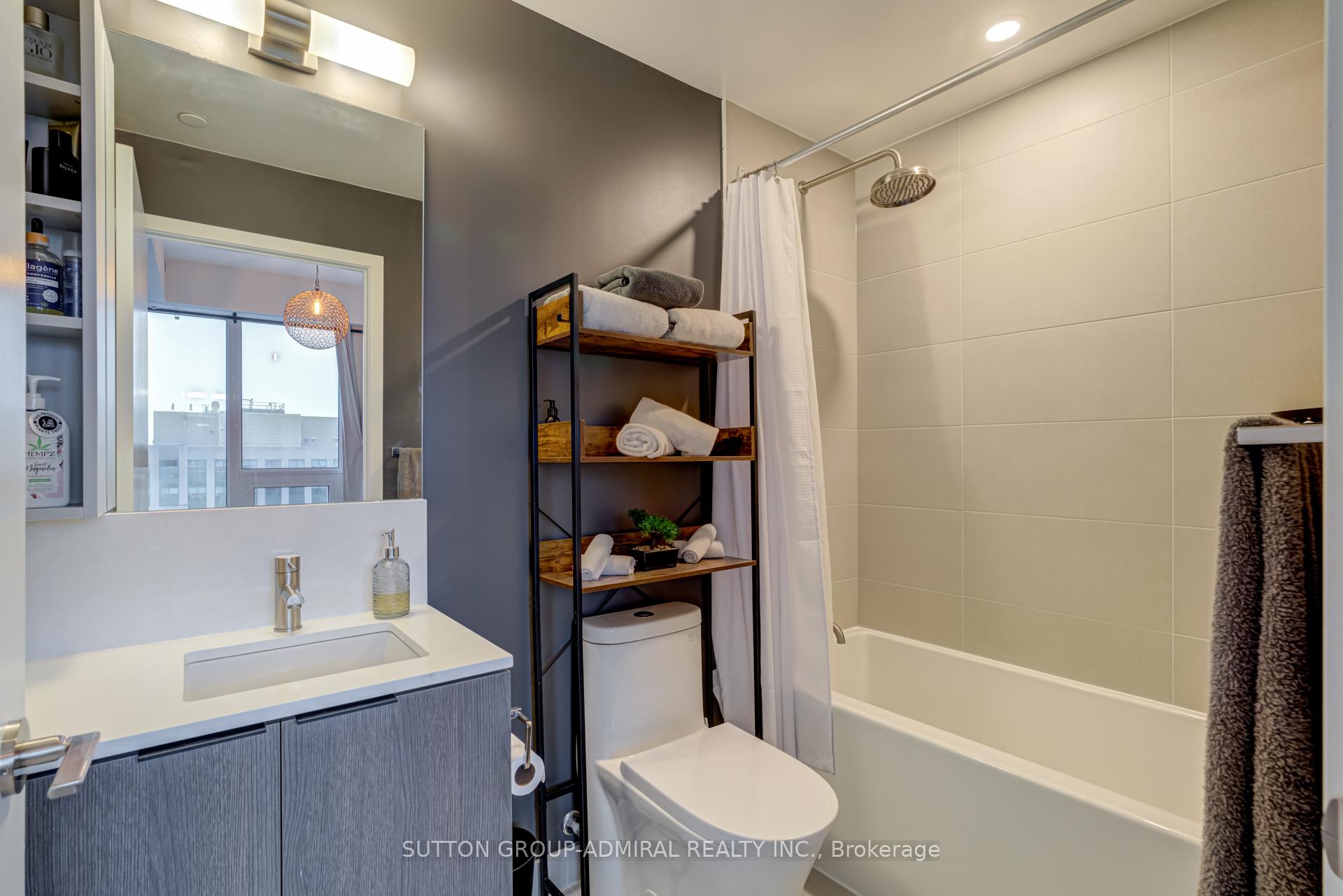 2 Bedrooms Condo at 55 Mercer,  Toronto For sale
