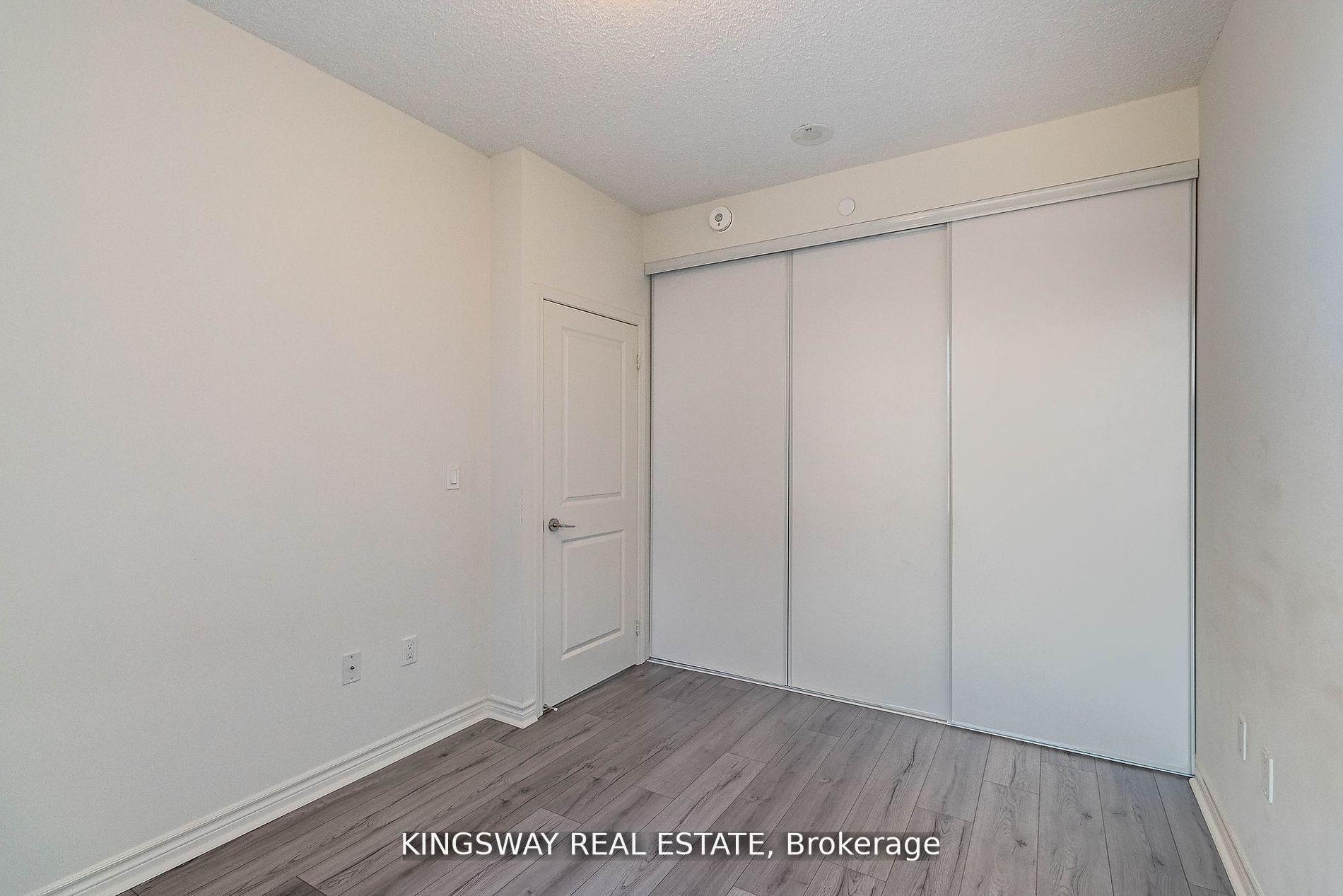 #217 – 349 RATHBURN Road, Mississauga, ON L5B 0G9