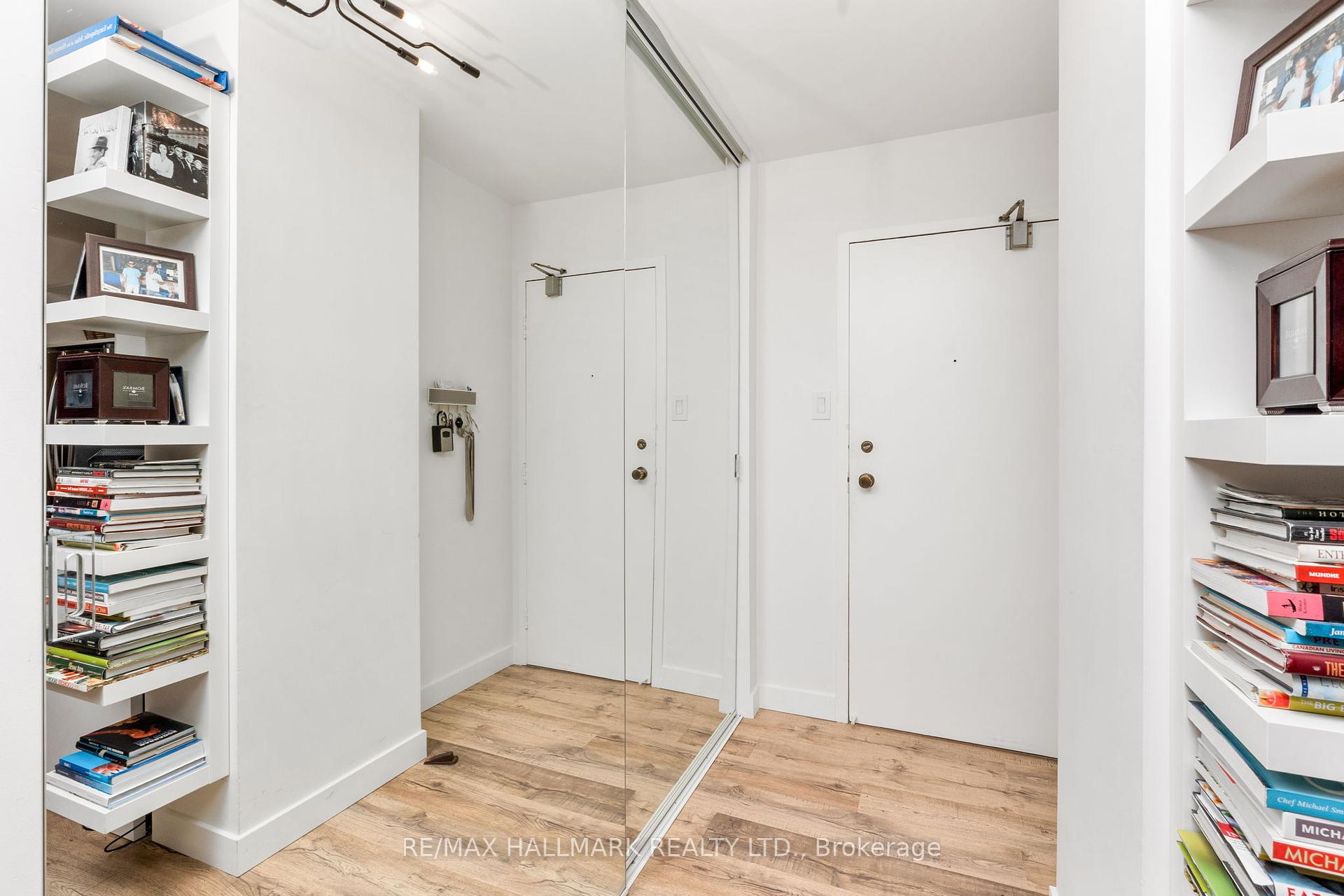 2 Bedrooms Condo at 212 St George, Toronto For sale