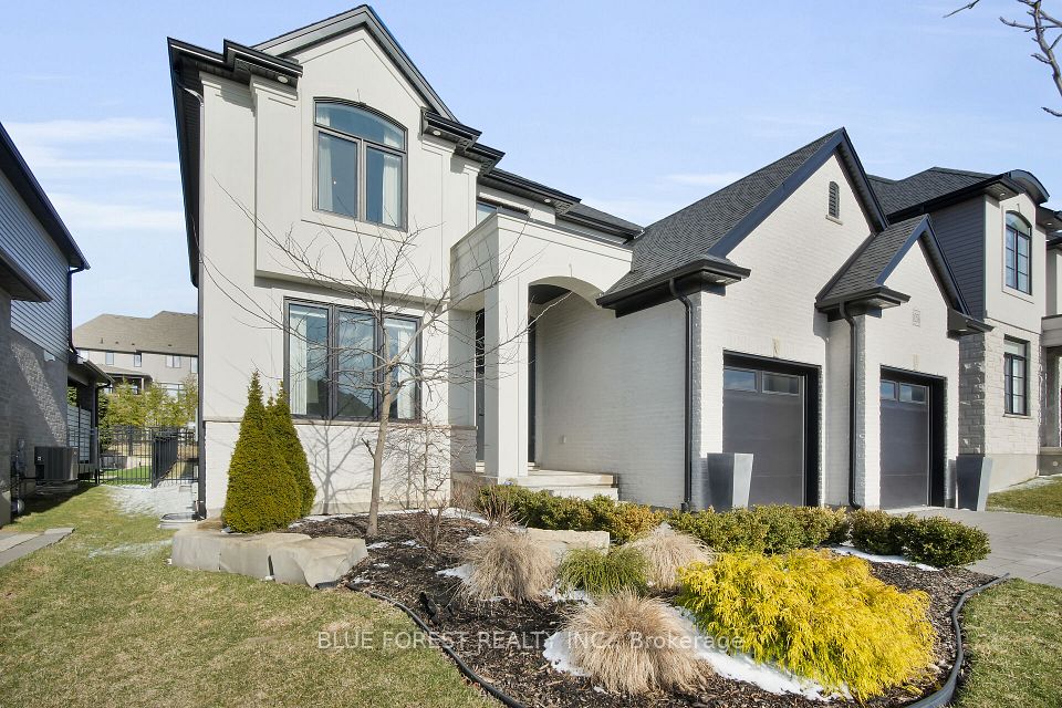 1056 Trailsway Avenue, London South, ON N6K 4Z3