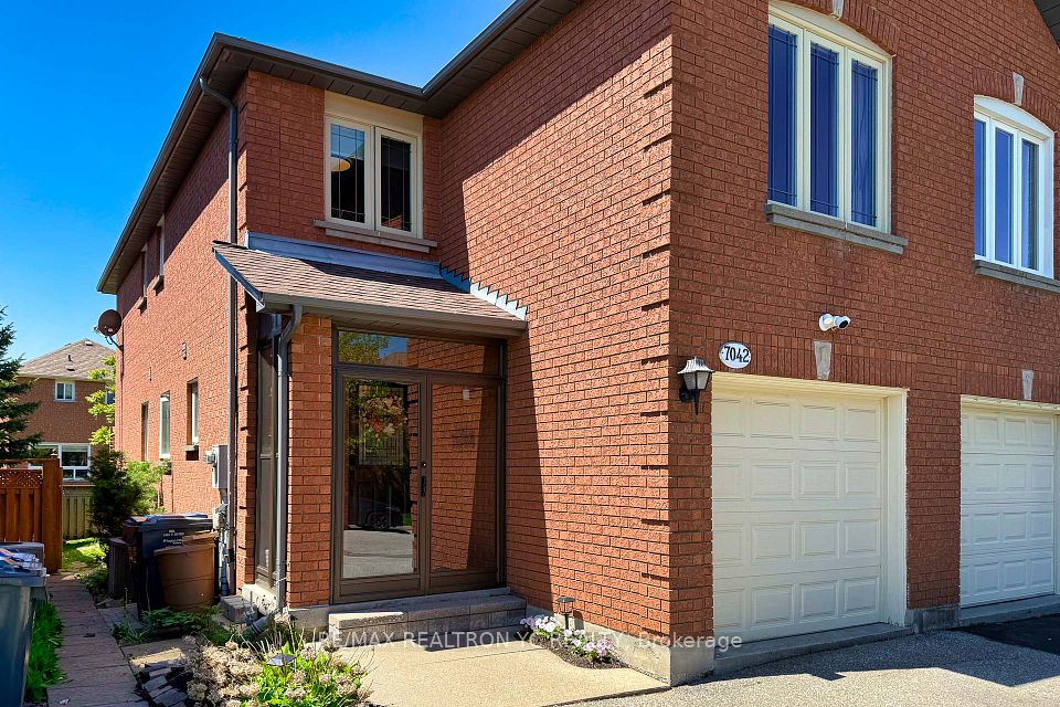 7042 Guildhall Court, Mississauga, ON L5N 6Y7