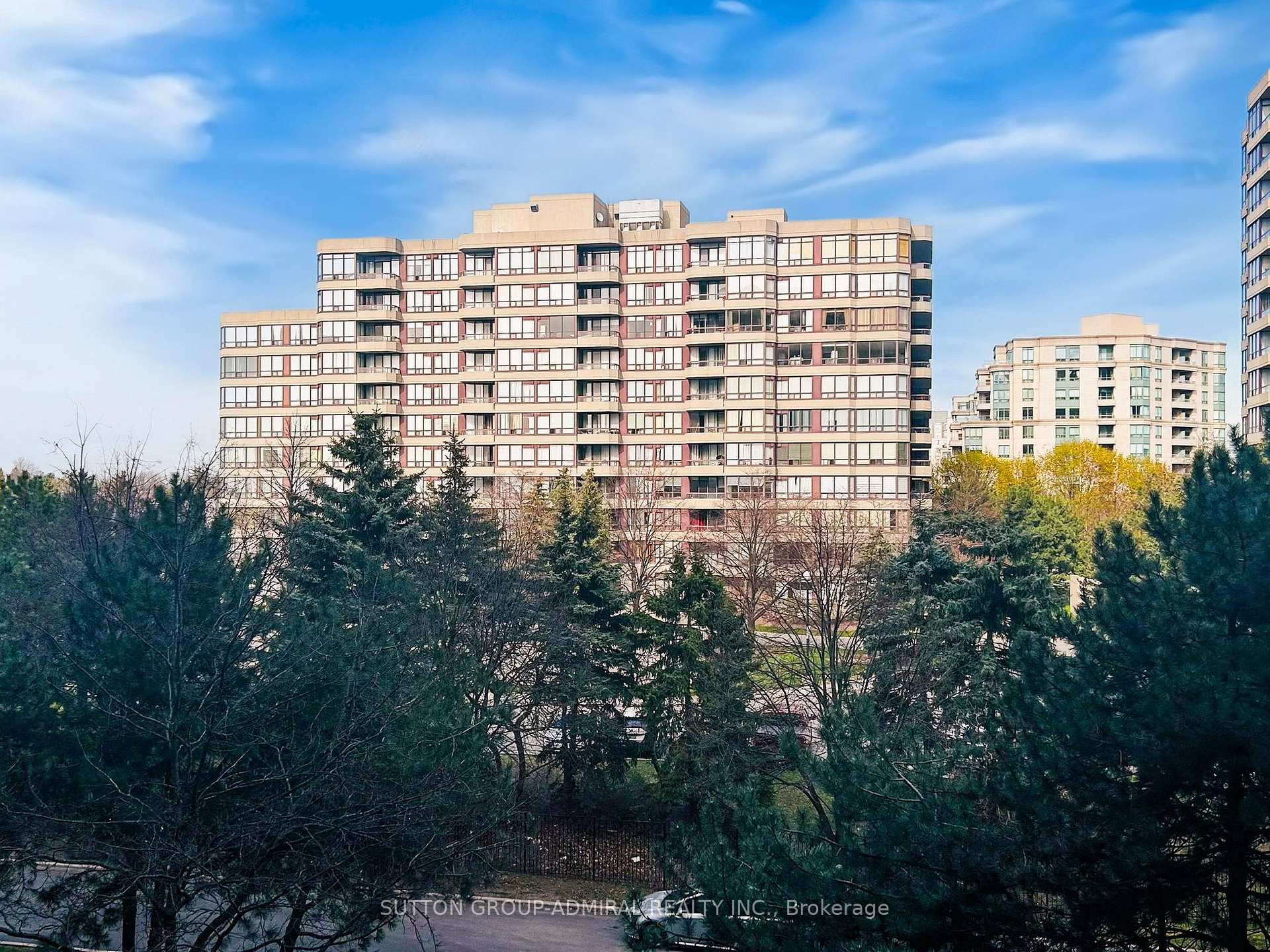 2 Bedrooms Condo at 11 Townsgate,  Vaughan For sale