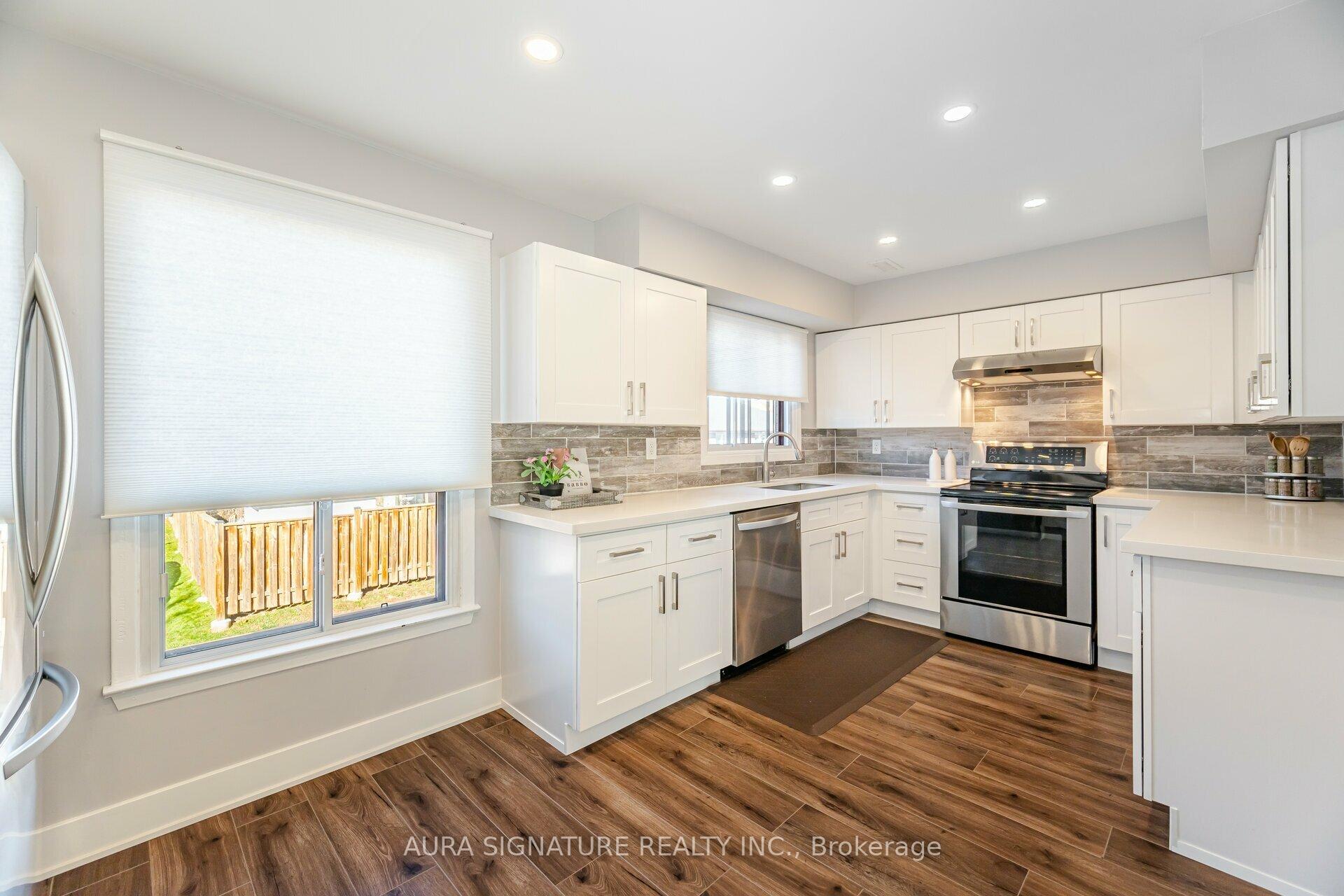 3 Bedrooms Condo at 88 Rainbow, Vaughan For sale