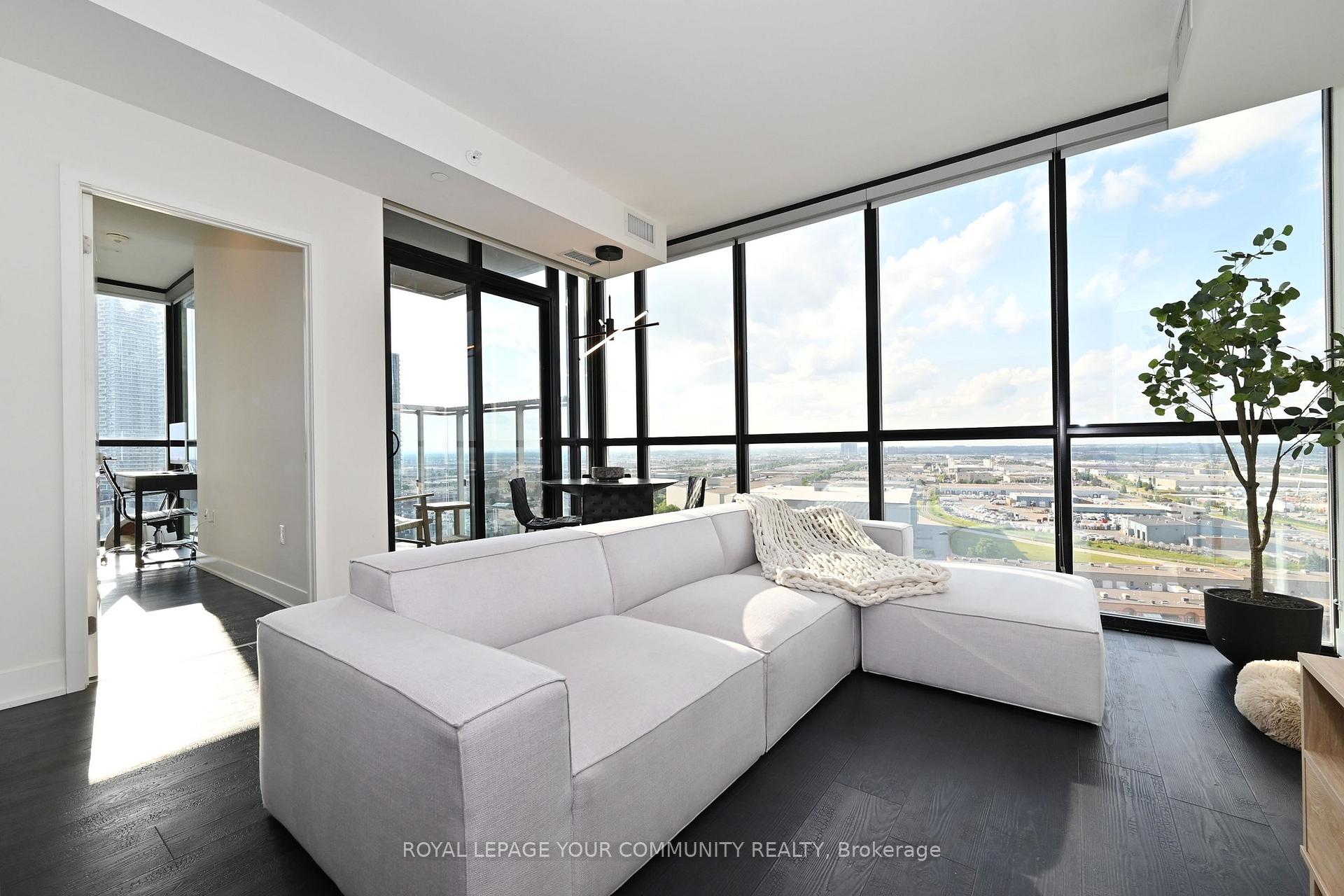 2 Bedrooms Condo at 2908 Highway 7, Vaughan For sale