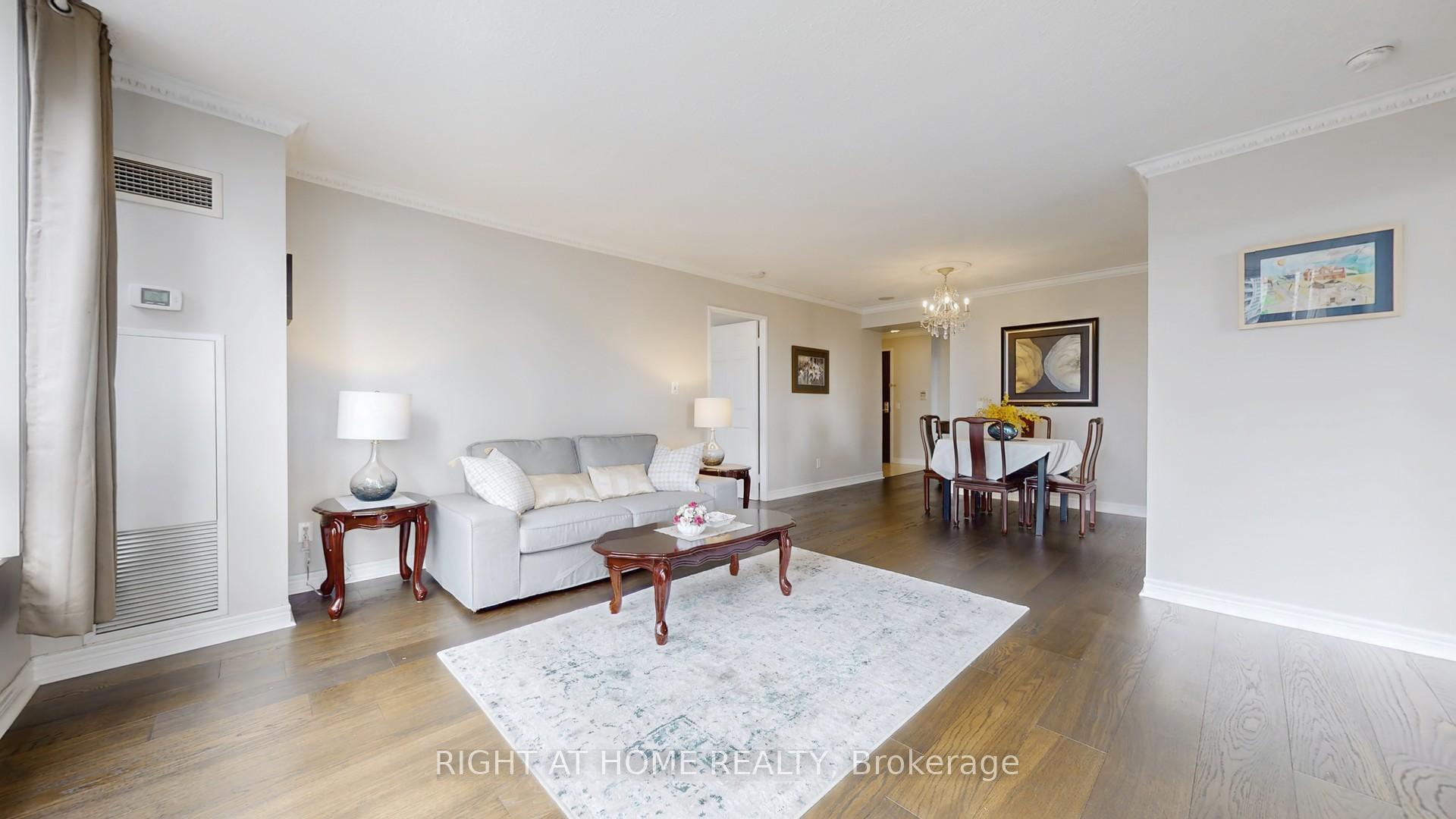 3 Bedrooms Condo at 18 Parkview, Toronto For sale