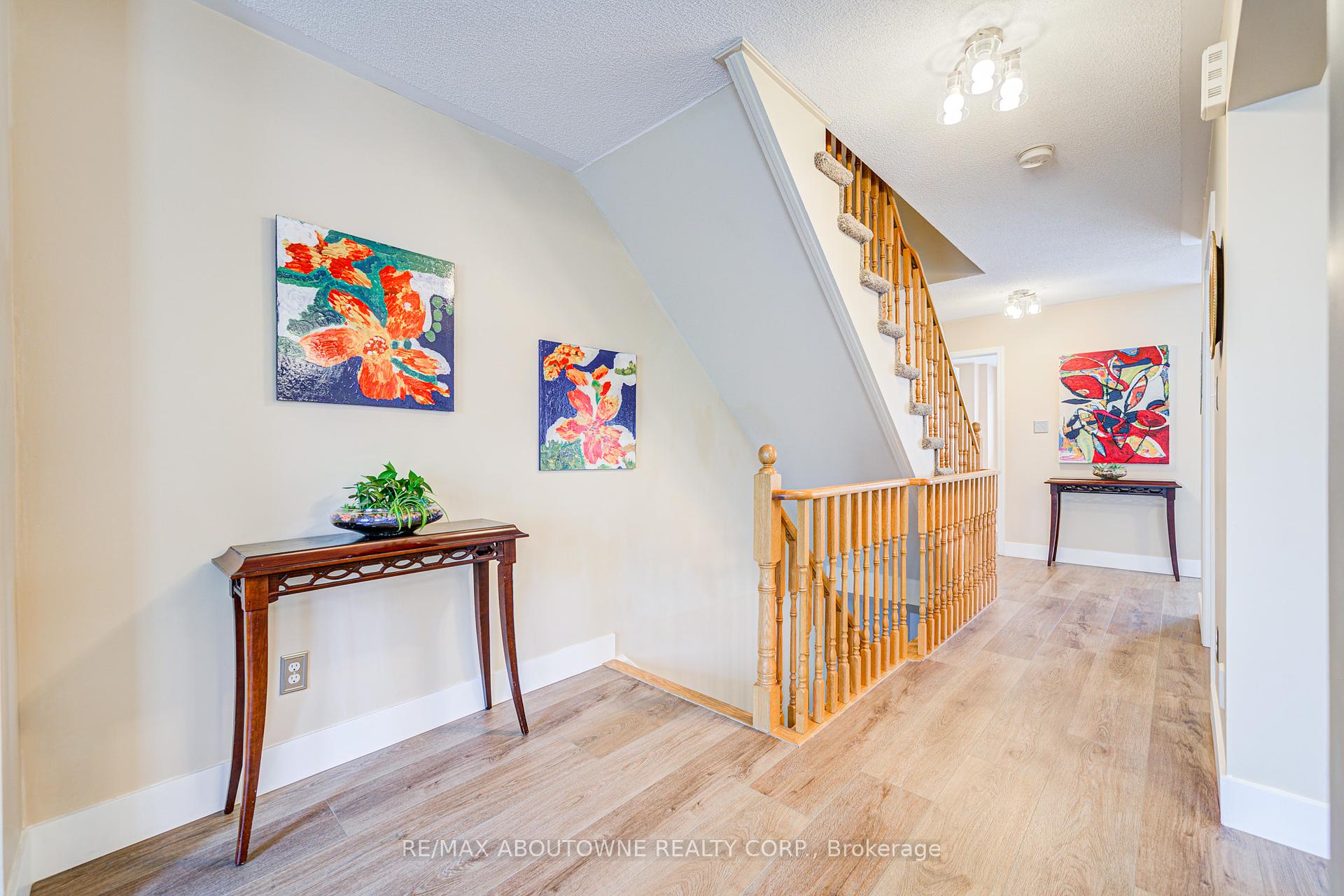 3 Bedrooms Condo at 470 Beach, Hamilton For sale
