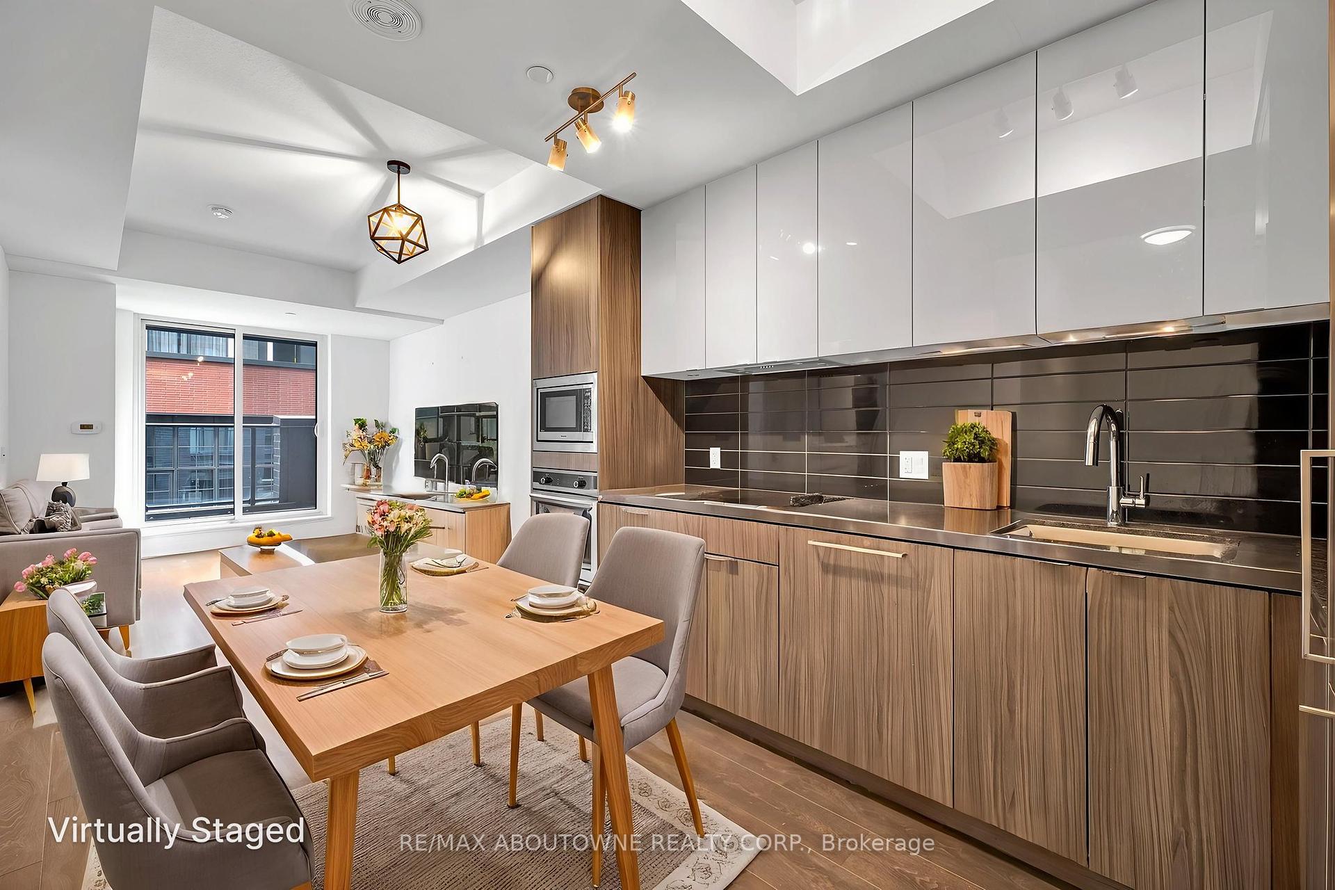 2 Bedrooms Condo at 115 Blue Jays, Toronto For sale