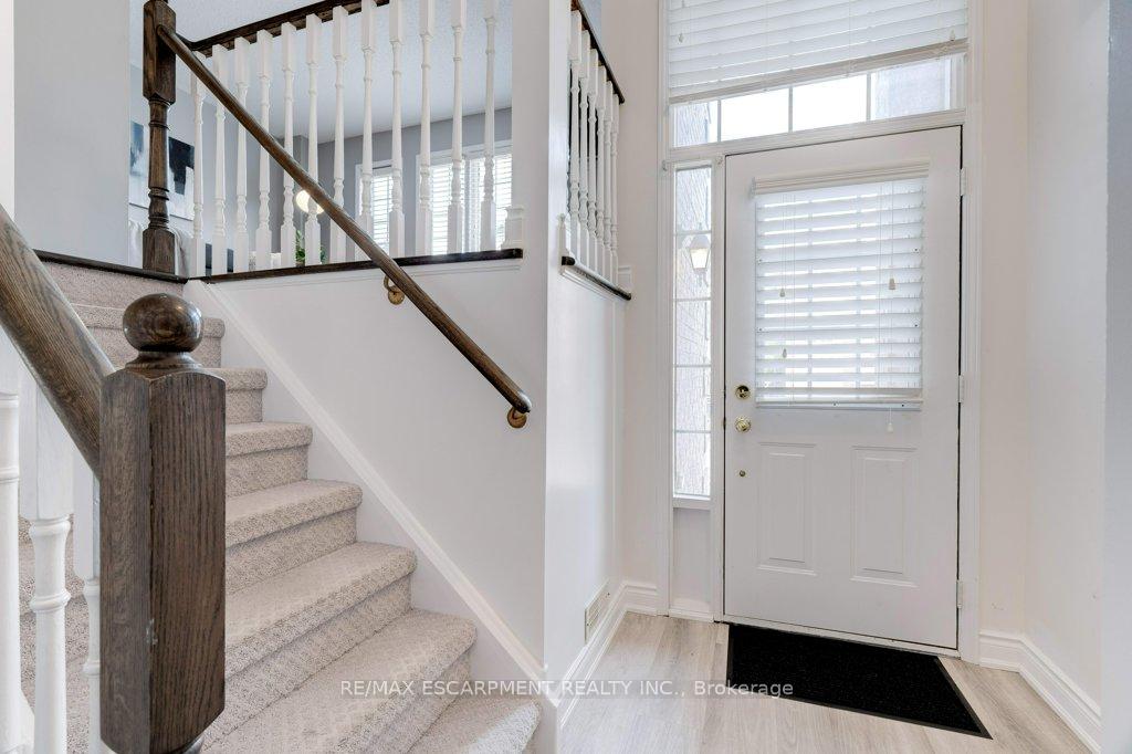 4 Bedrooms Condo at 5090 Fairview, Burlington For sale