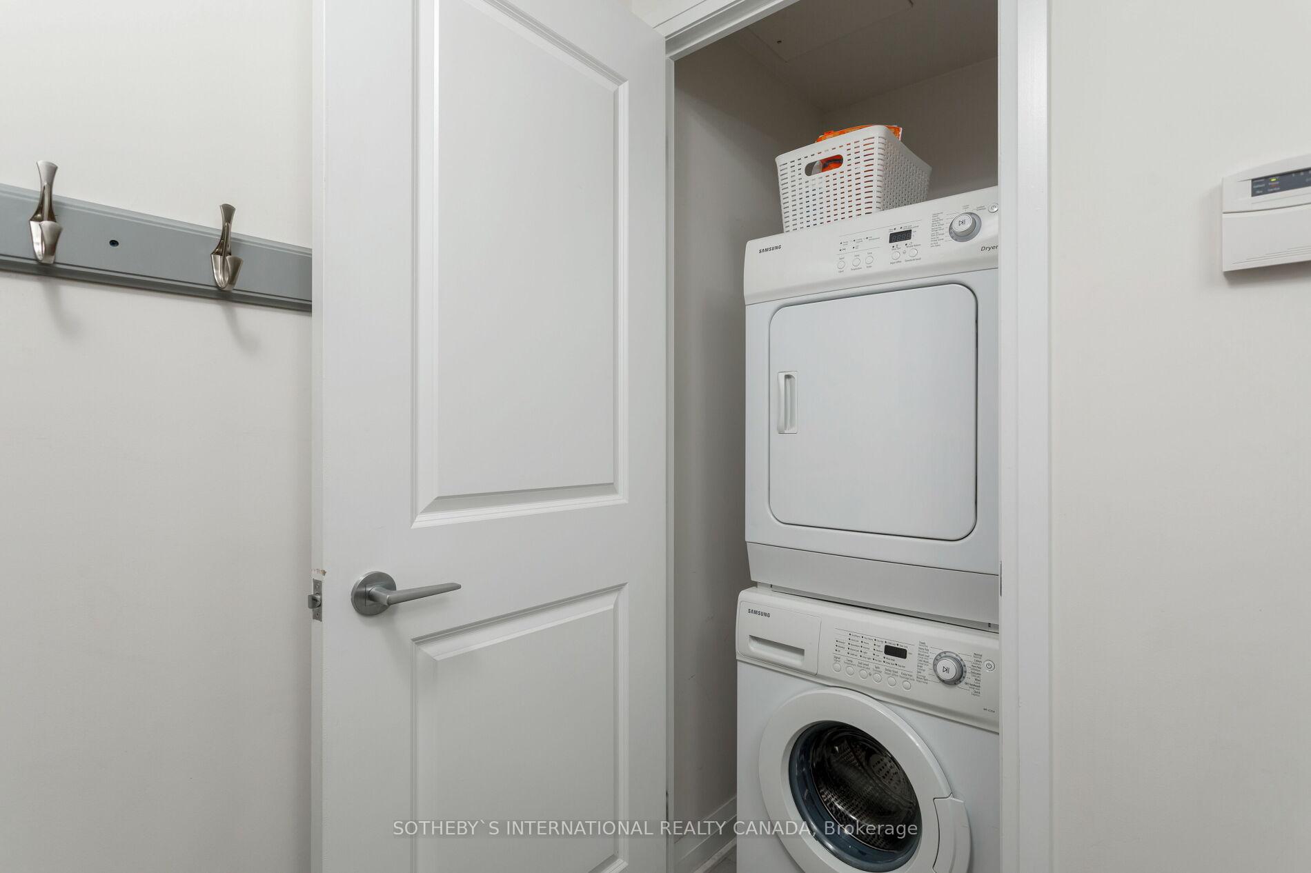 2 Bedrooms Condo at 1055 Southdown,  Mississauga For sale