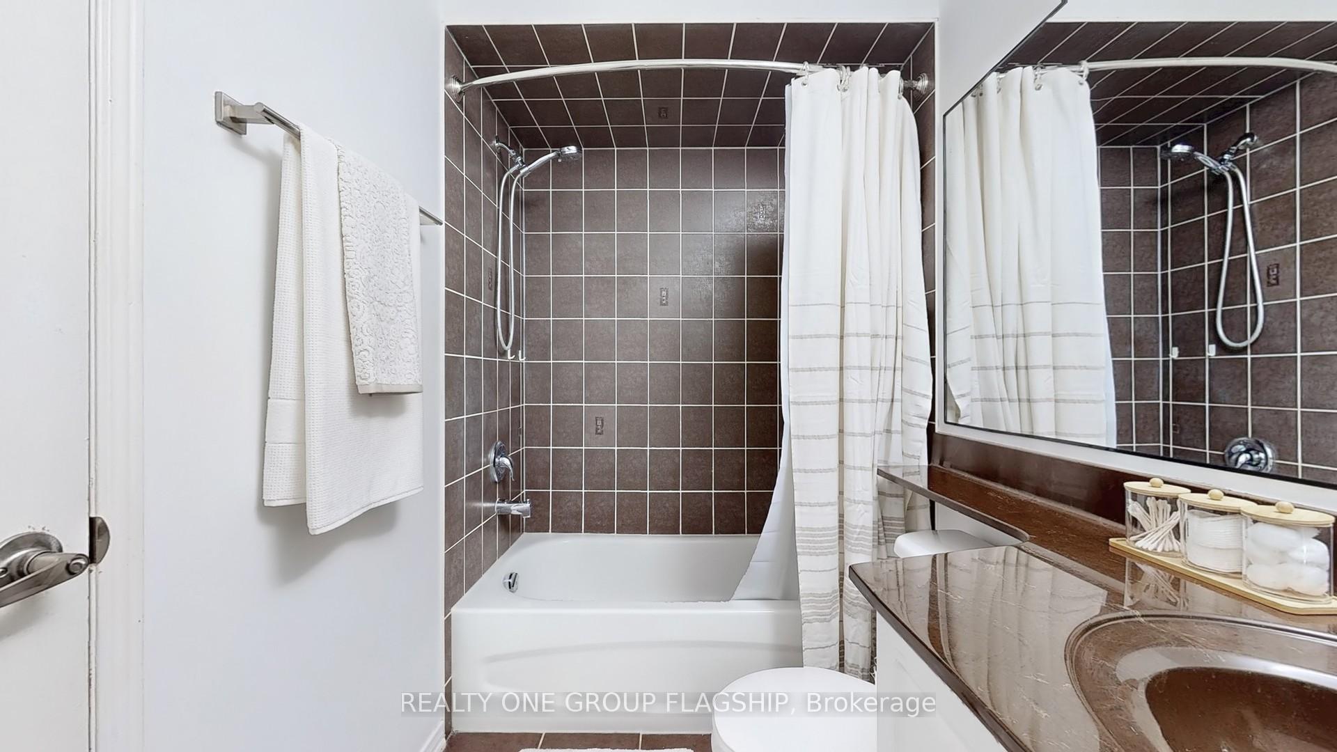 2 Bedrooms Condo at 2557 Sixth, Oakville For sale