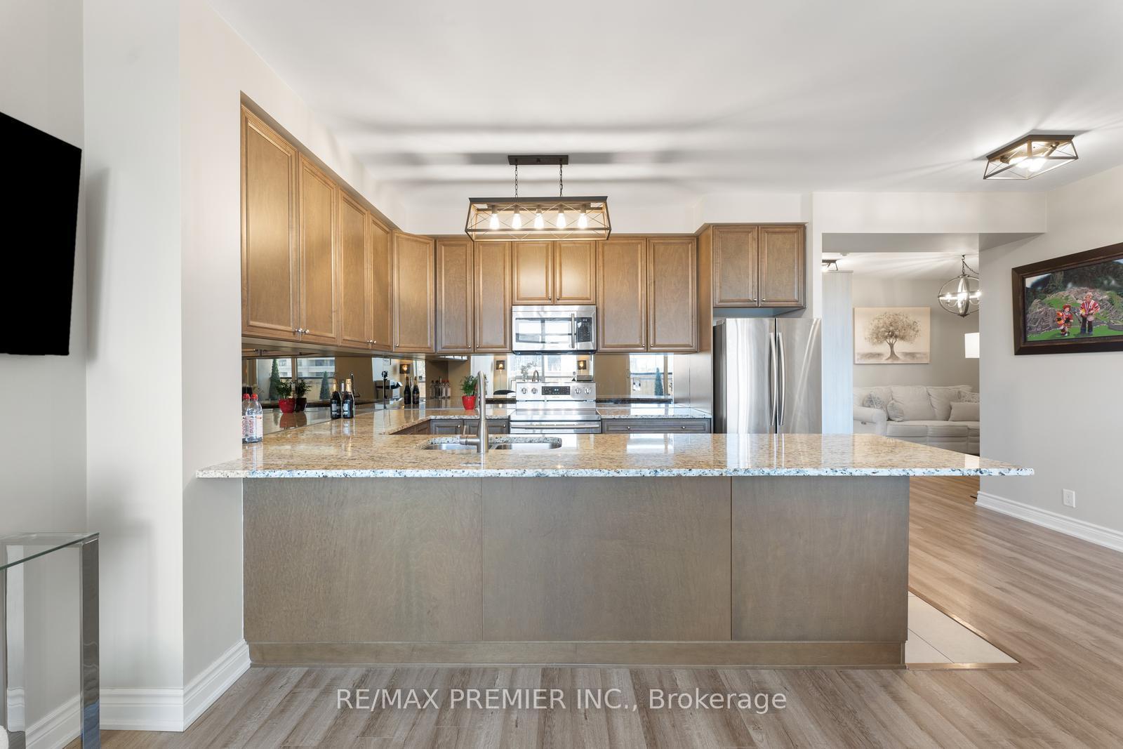 2 Bedrooms Condo at 9235 Jane,  Vaughan For sale