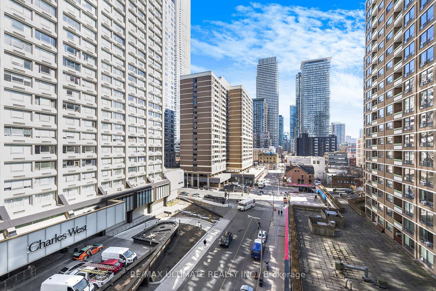 2 Bedrooms Condo at 1121 Bay, Toronto For sale