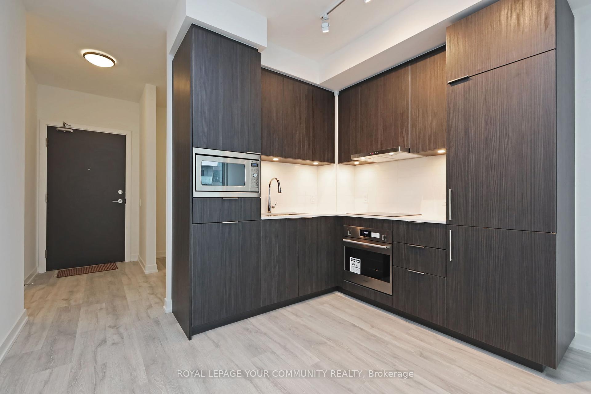 2 Bedrooms Condo at 8 Olympic Garden, Toronto For sale