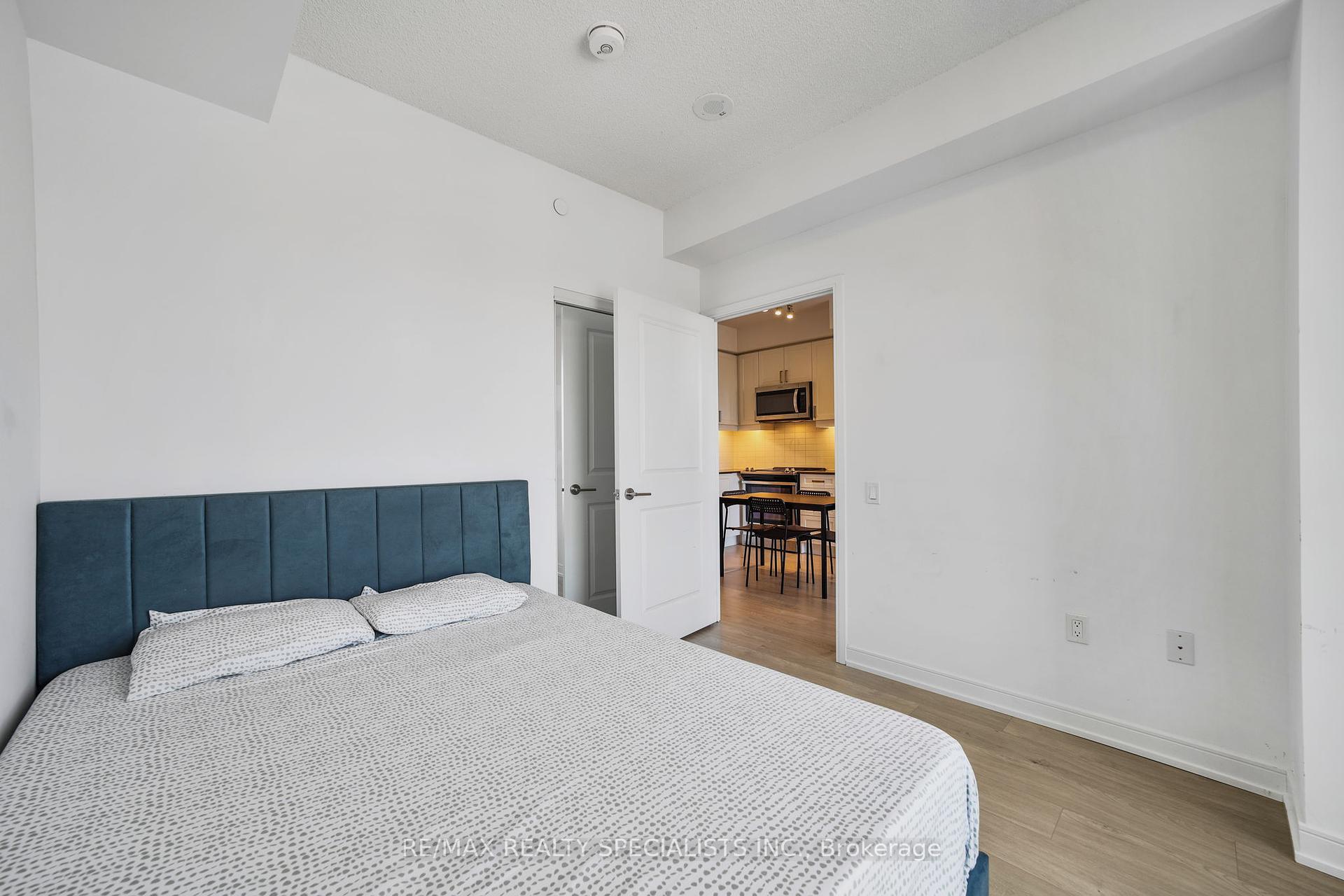 1 Bedroom Condo at 8 Nahani,  Mississauga For sale