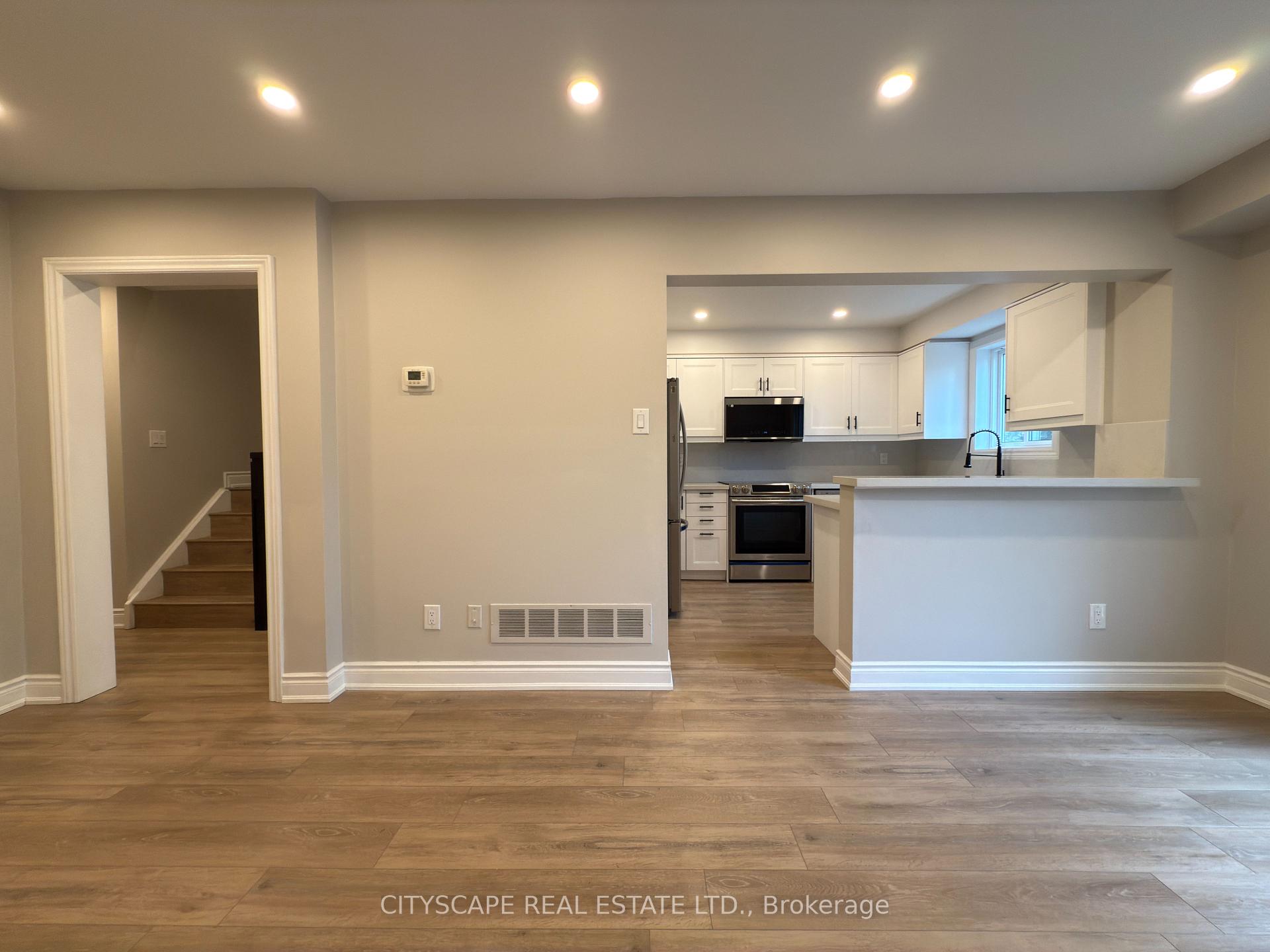 4 Bedrooms Condo at 5659 Glen Erin, Mississauga For sale