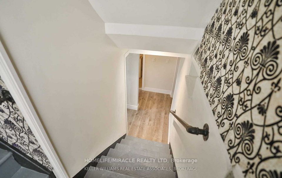 1064 Westmount
