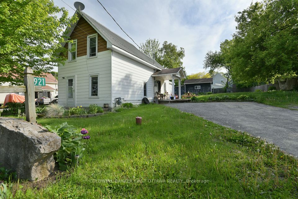 921 Centre Street, McNab/Braeside, ON K0A 1G0