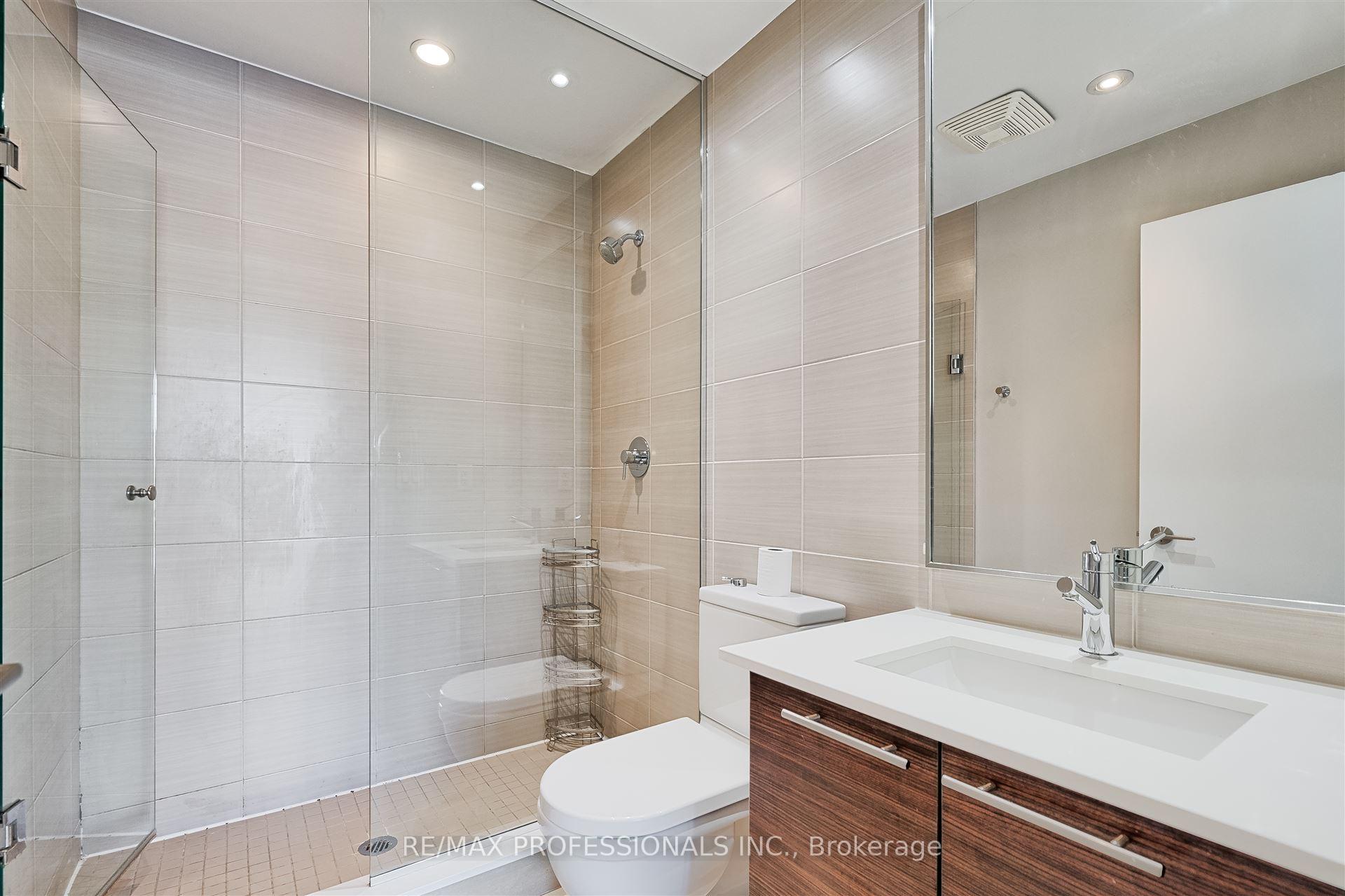 2 Bedrooms Condo at 3 Market, Toronto For sale