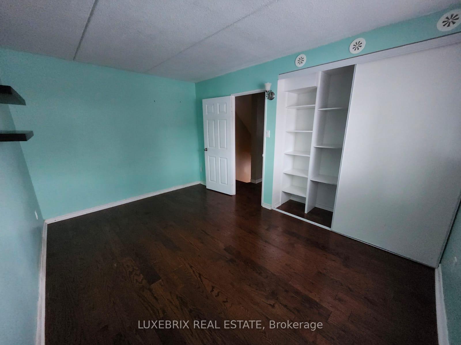 5 Bedrooms Condo at 180 Mississauga, Mississauga For sale