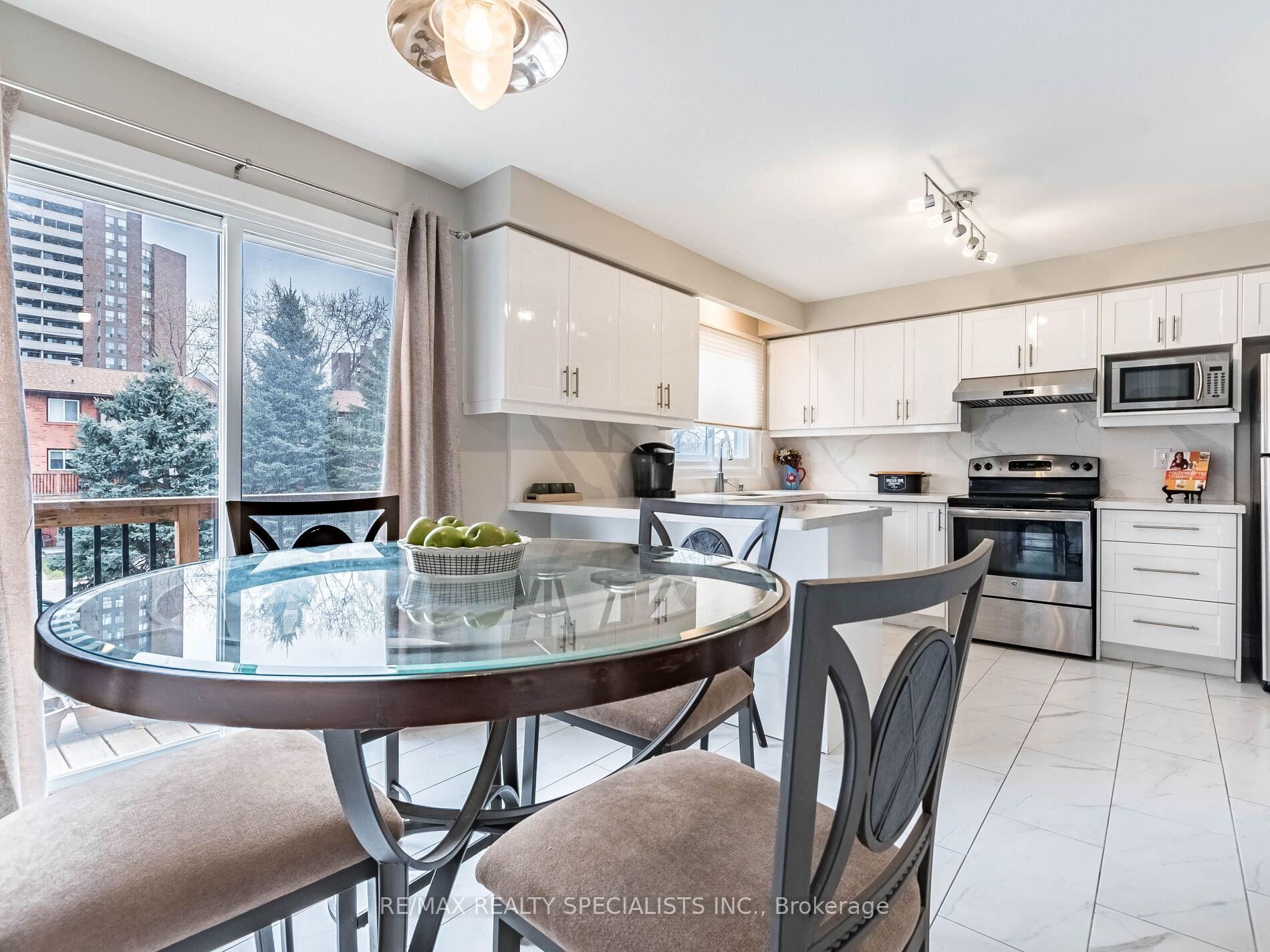 3 Bedrooms Condo at 1764 Rathburn,  Mississauga For sale