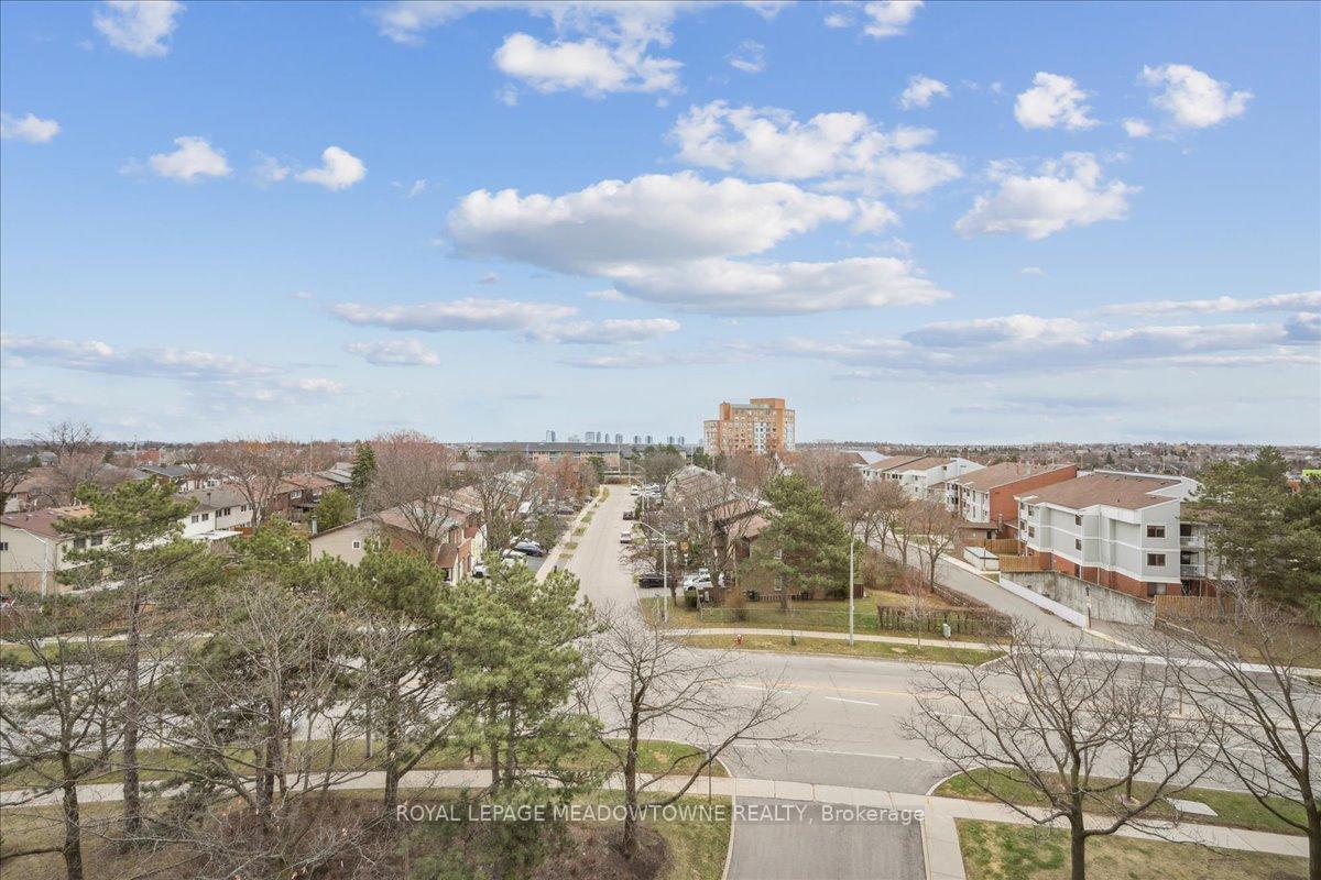 2 Bedrooms Condo at 2665 Windwood, Mississauga For sale