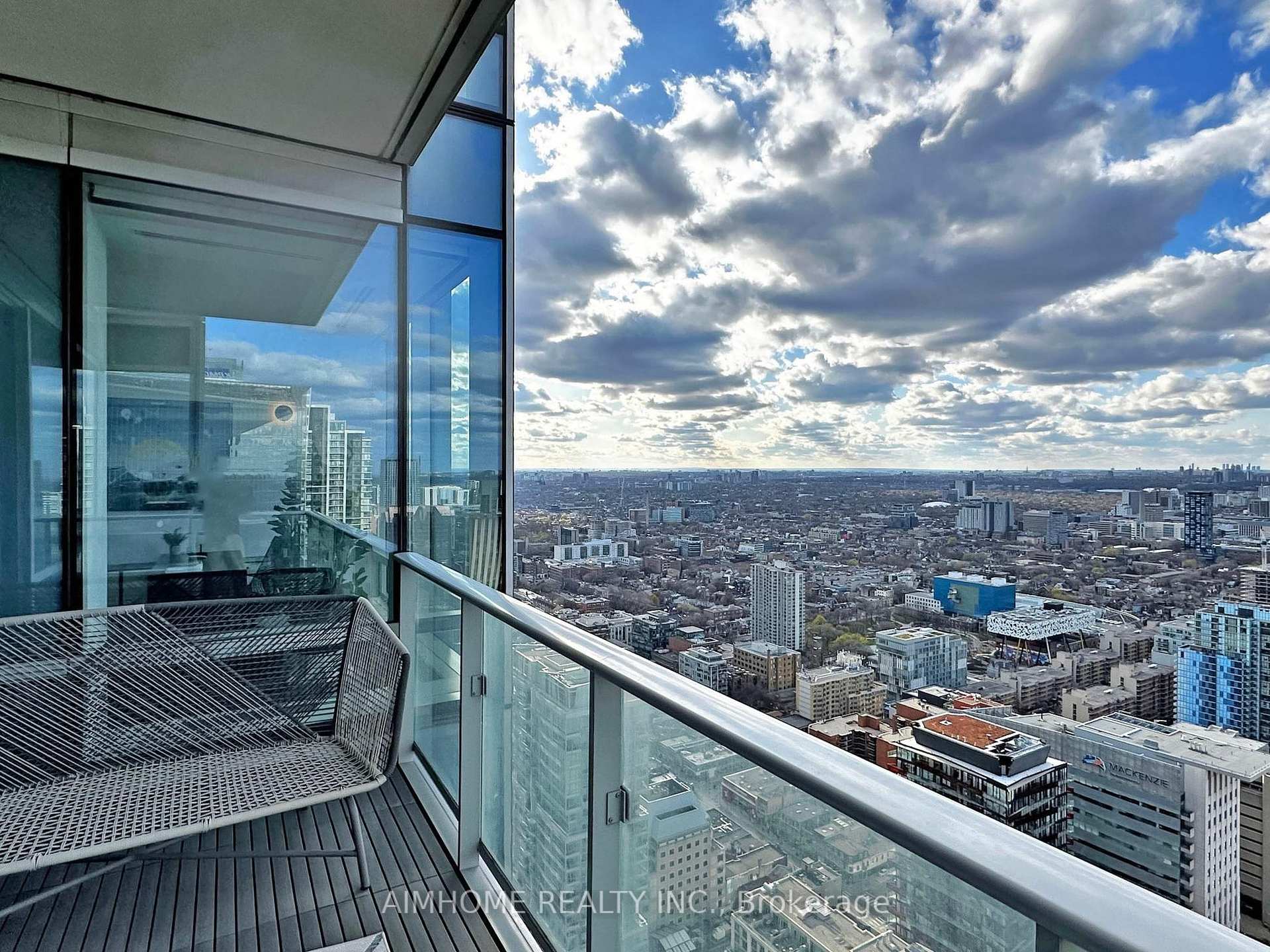 3 Bedrooms Condo at 180 University, Toronto For sale