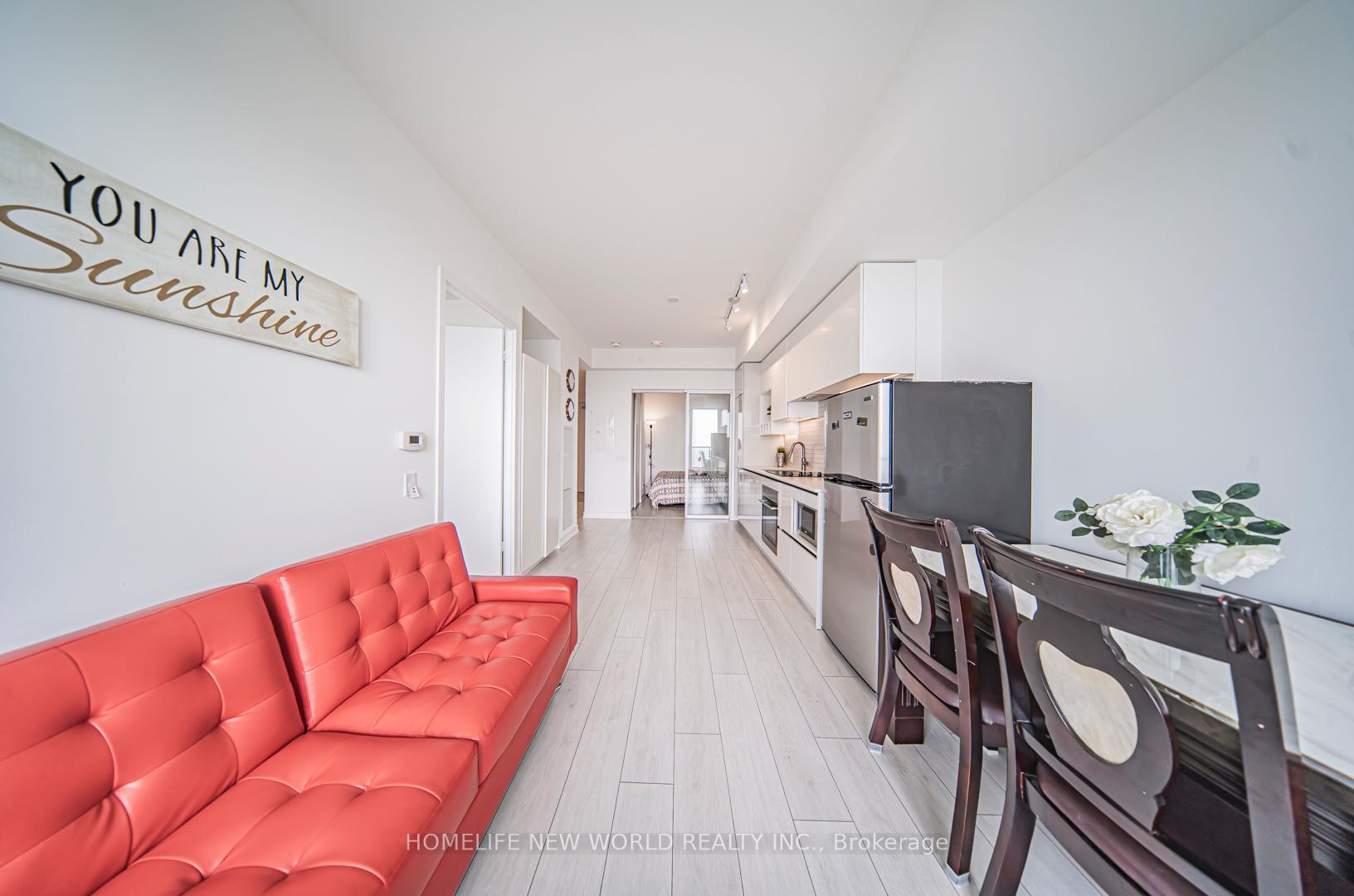2 Bedrooms Condo at 5 Buttermill,  Vaughan For sale
