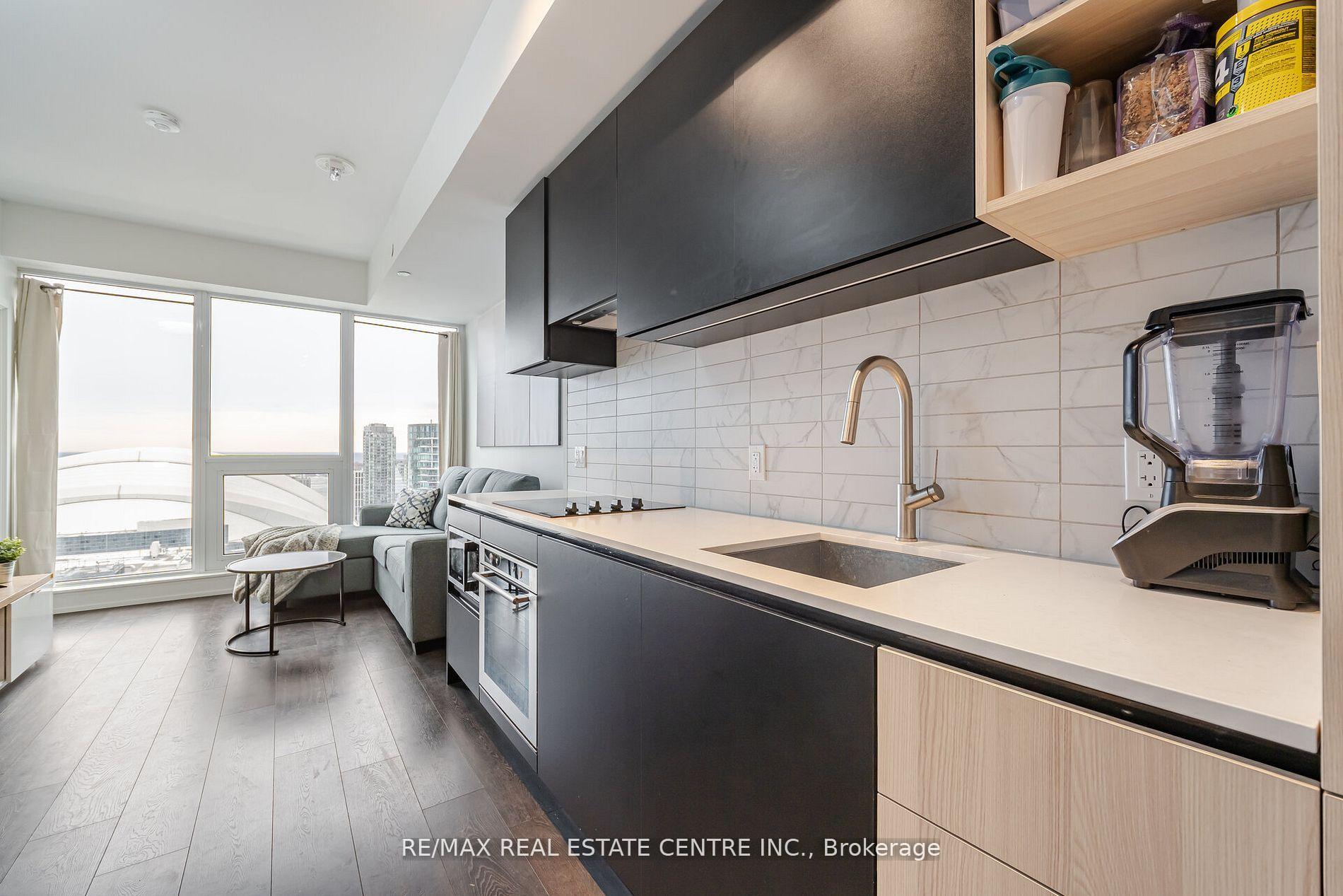 2 Bedrooms Condo at 55 Mercer,  Toronto For sale