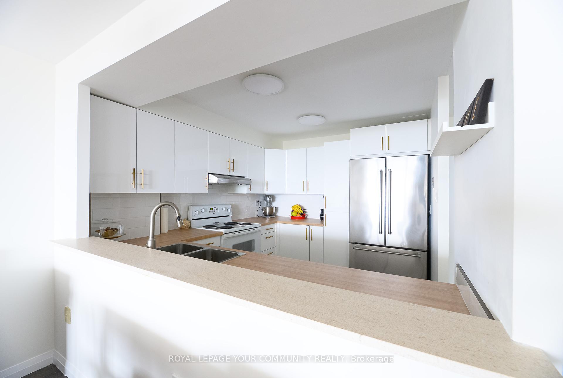 2 Bedrooms Condo at 3845 Lake Shore,  Toronto For sale