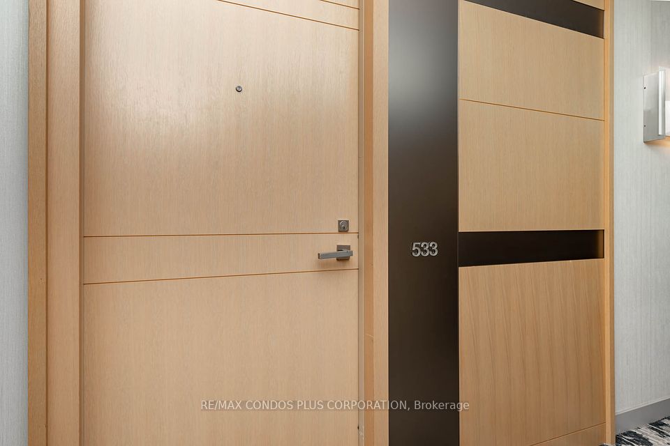 #533 - 39 Queens Quay, Toronto, ON M5E 0A5