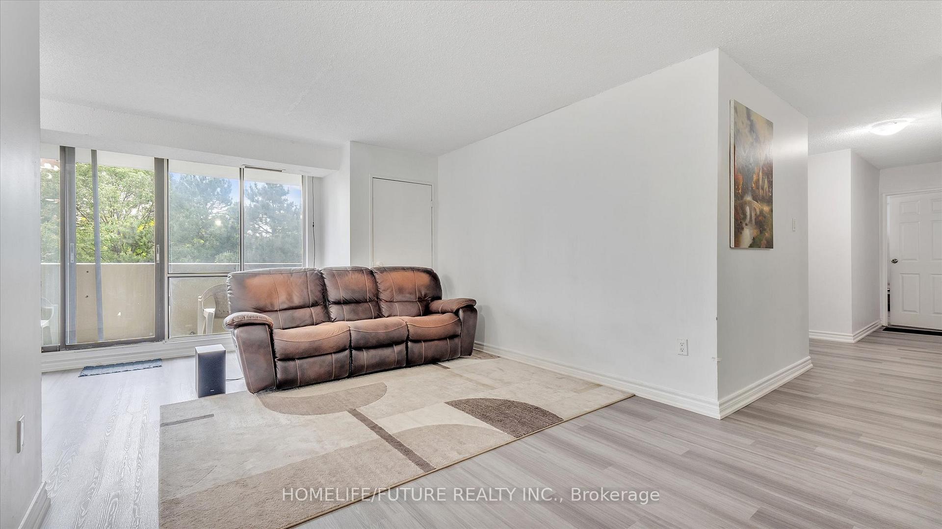 2 Bedrooms Condo at 10 Stonehill, Toronto For sale