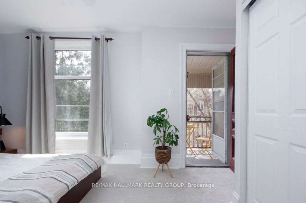 85 Elm Street, WestCentreTown, ON K1R 6N2