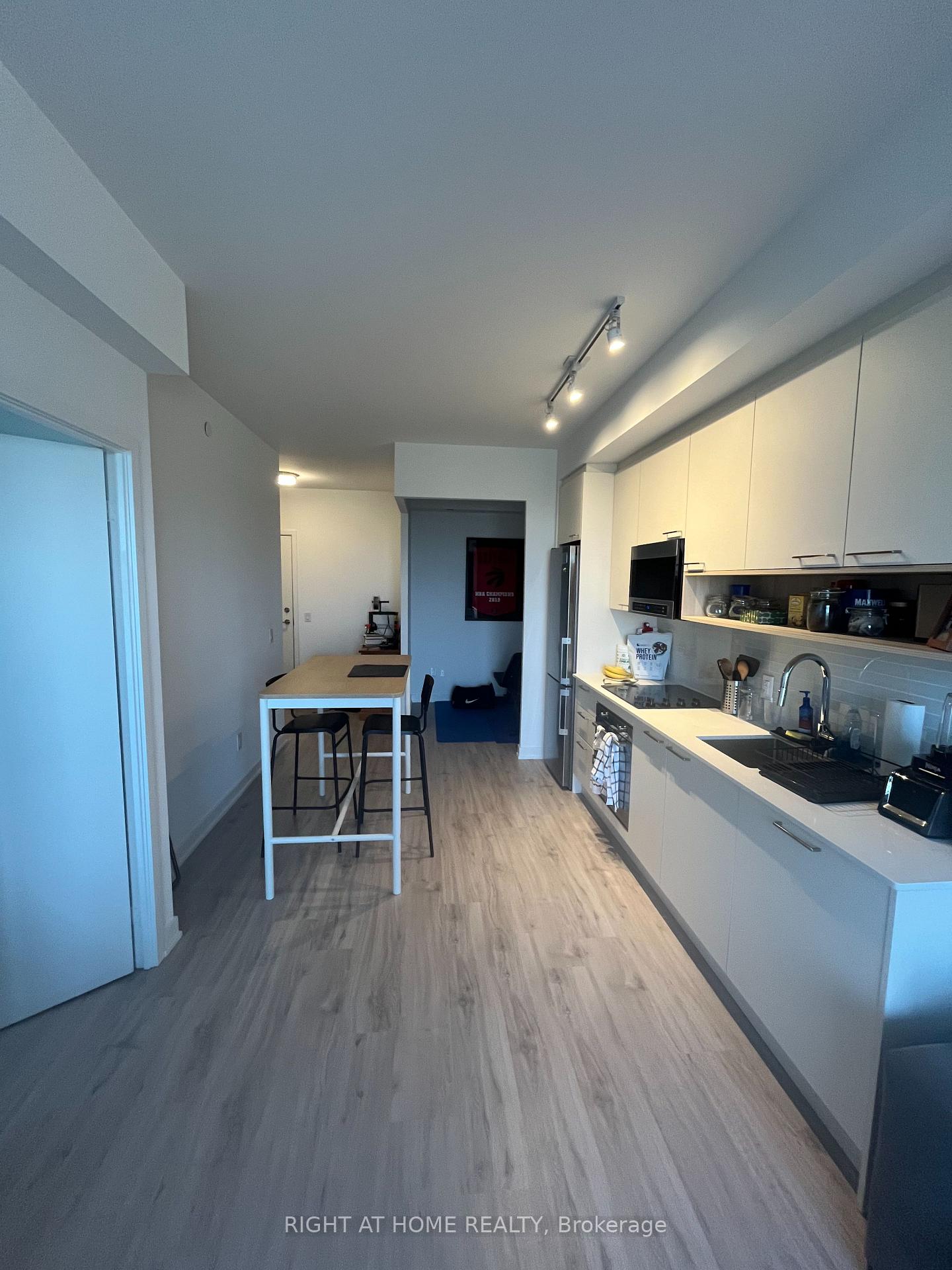 1 Bedroom Condo at 3005 Pine Glen, Oakville For sale