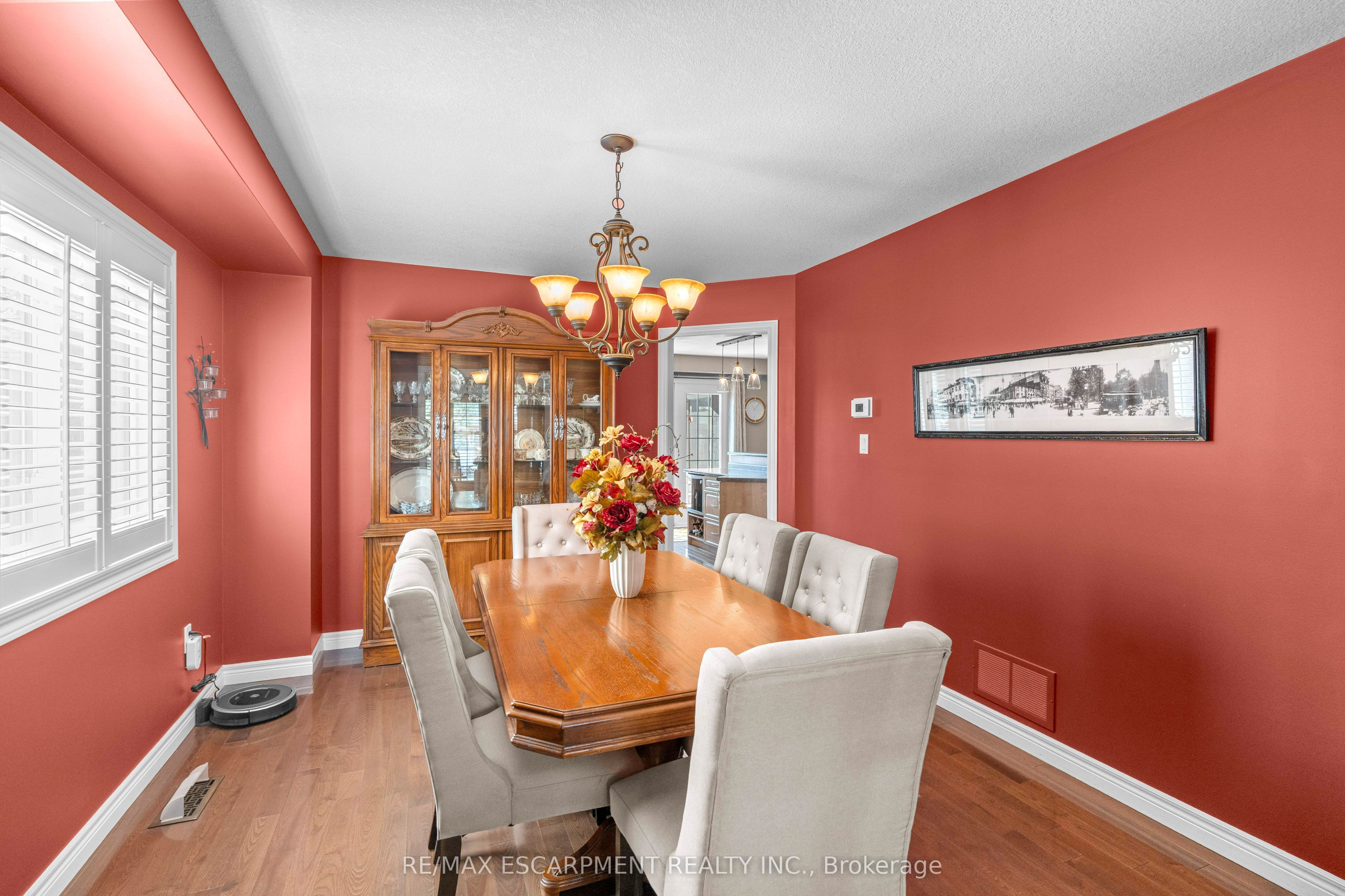 28 Edgecroft Crescent