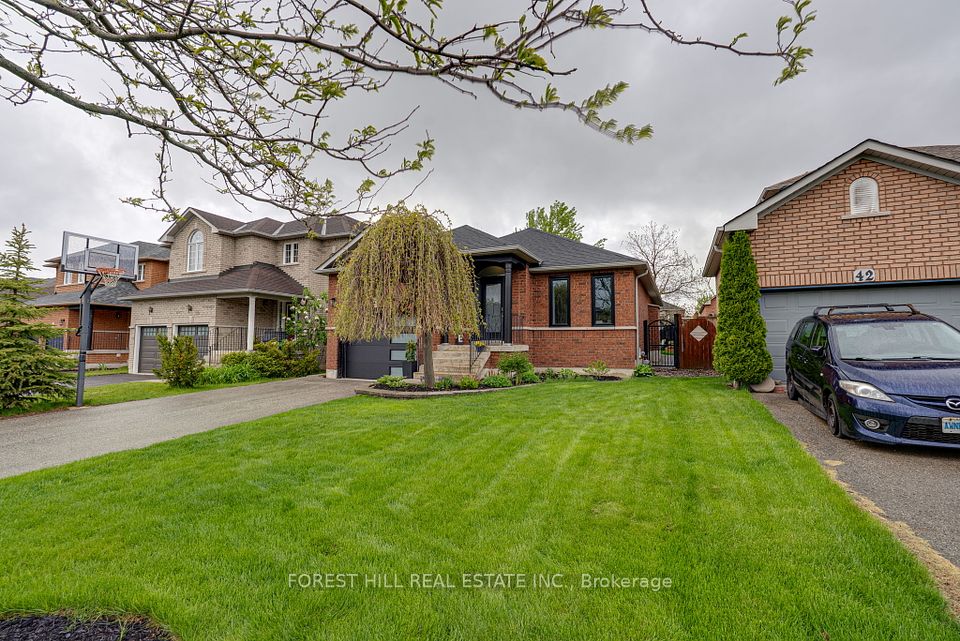 44 Prince Of Wales Drive, Barrie, ON L4N 0T1