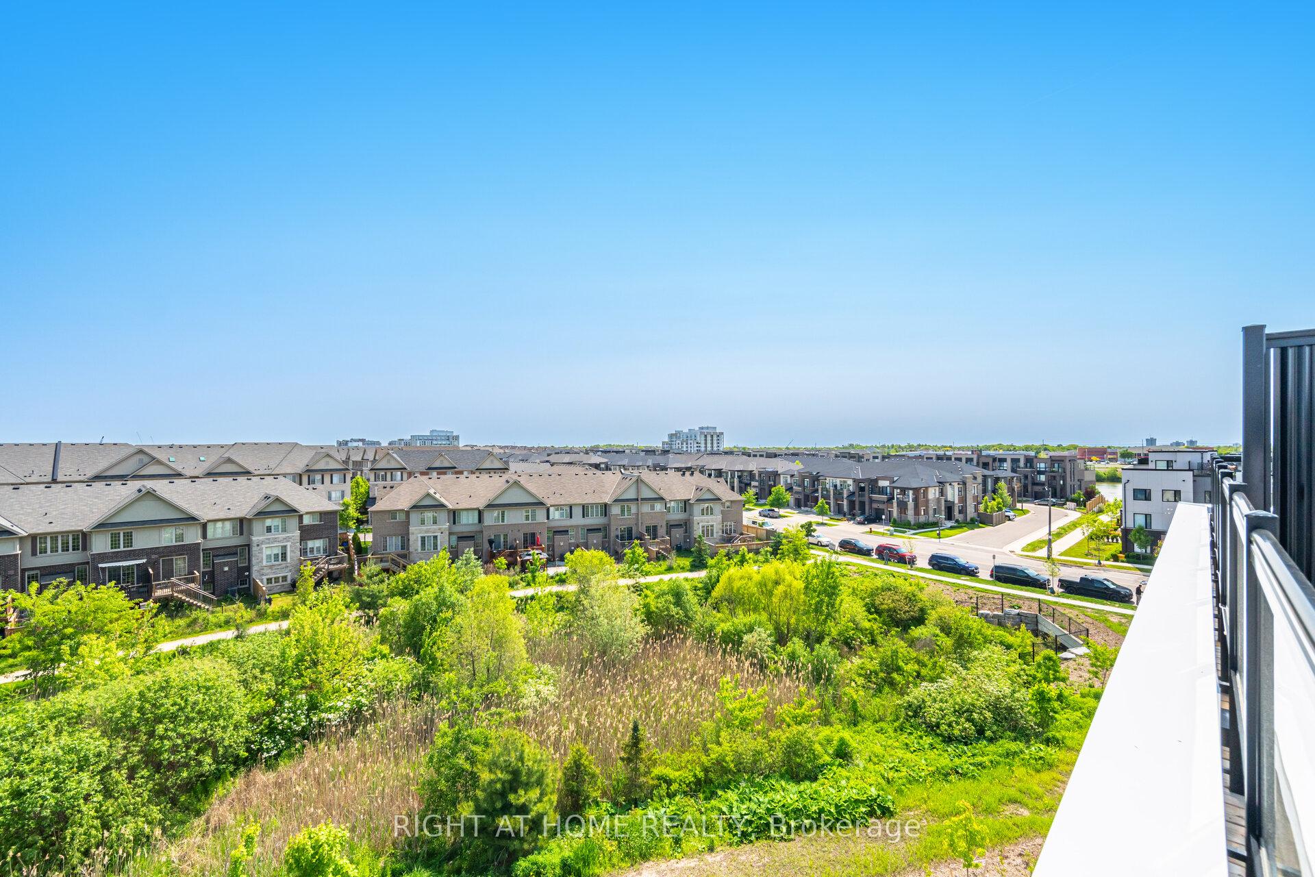 2 Bedrooms Condo at 349 Wheat Boom, Oakville For sale
