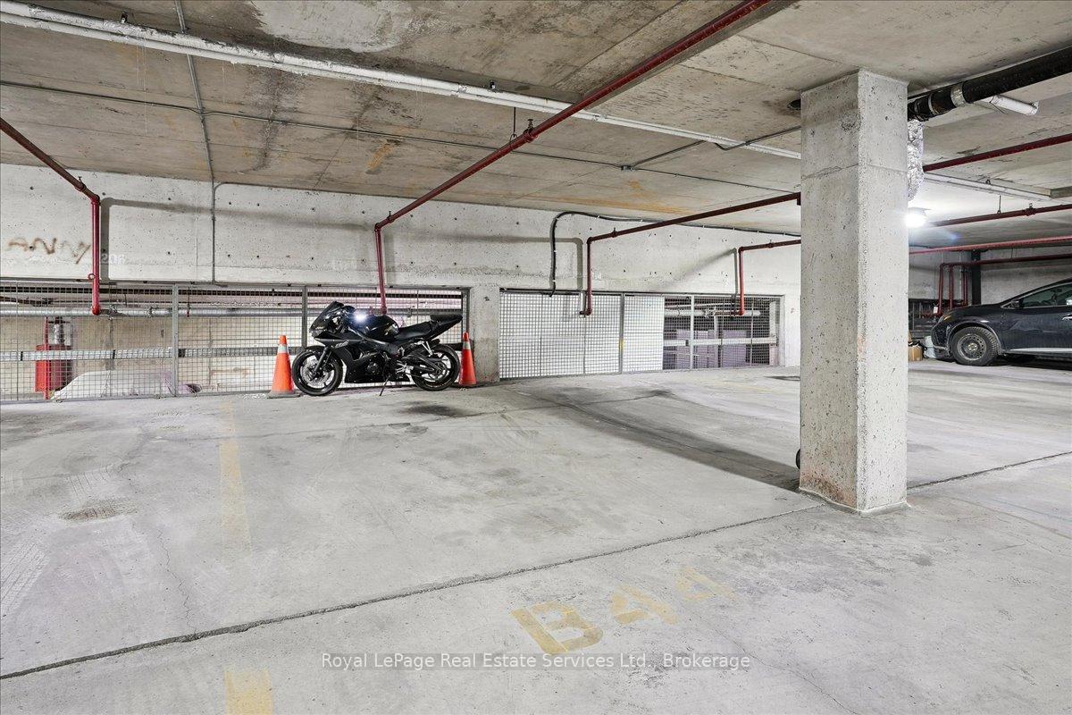 2 Bedrooms Condo at 100 Bronte, Oakville For sale