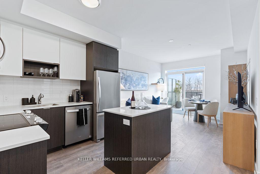 2 Bedrooms Condo at 202 Burnhamthorpe, Mississauga For sale