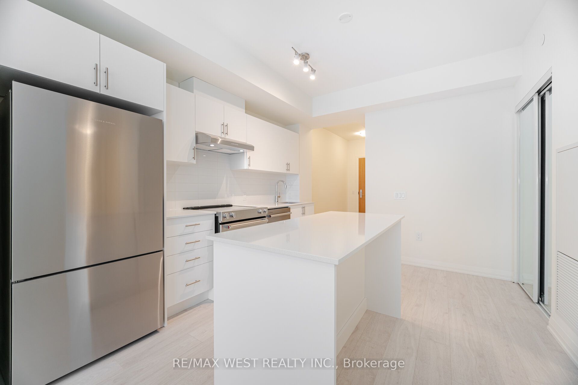 8960 Jane Street, #2201