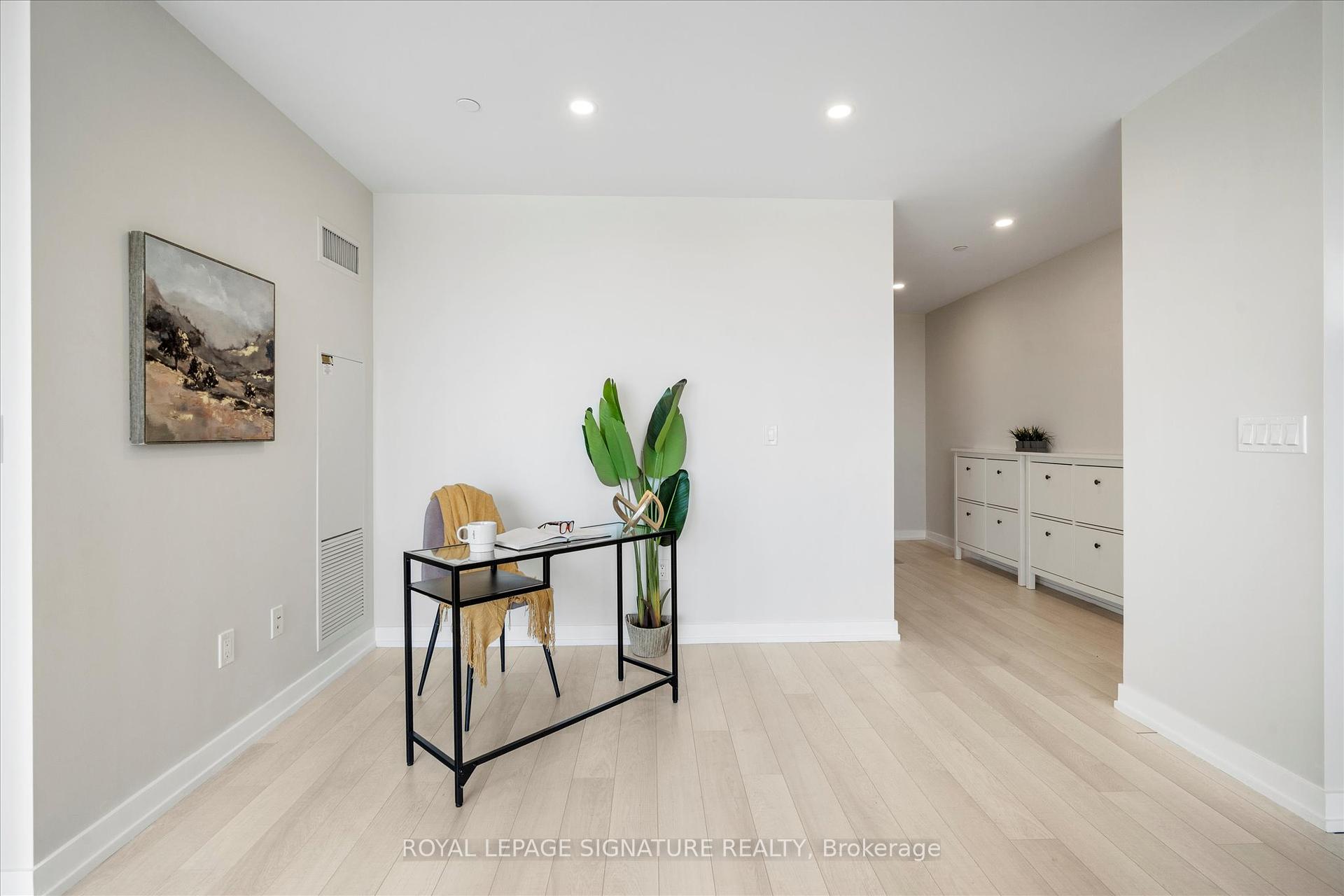 2 Bedrooms Condo at 117 McMahon, Toronto For sale