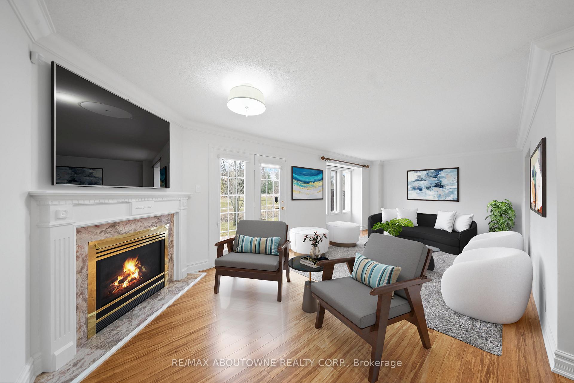 3 Bedrooms Condo at 2165 Country Club,  Burlington For sale