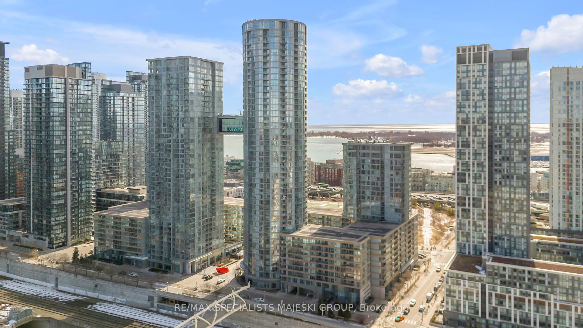 2 Bedrooms Condo at 21 Iceboat,  Toronto For sale