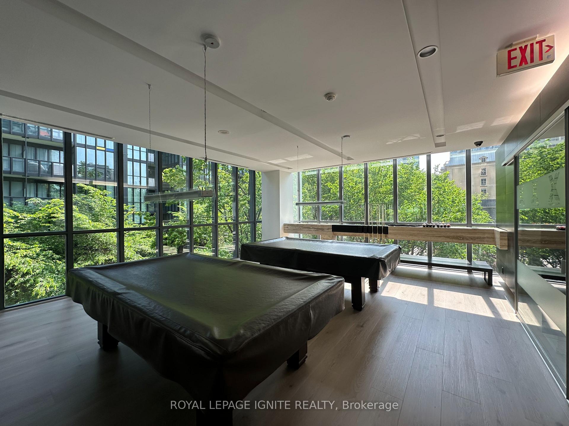 2 Bedrooms Condo at 110 Charles, Toronto For sale