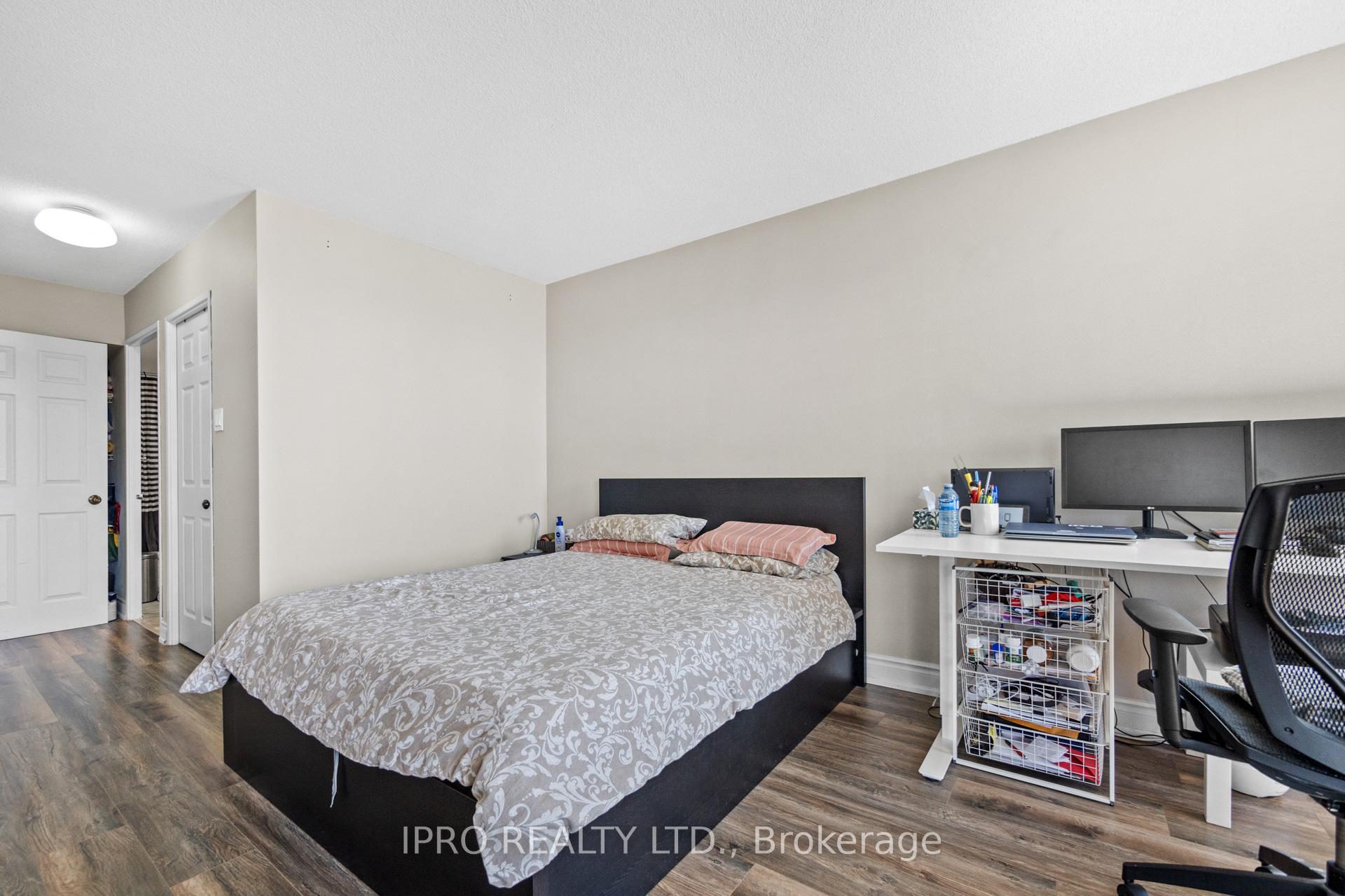 3 Bedrooms Condo at 4460 Tucana, Mississauga For sale