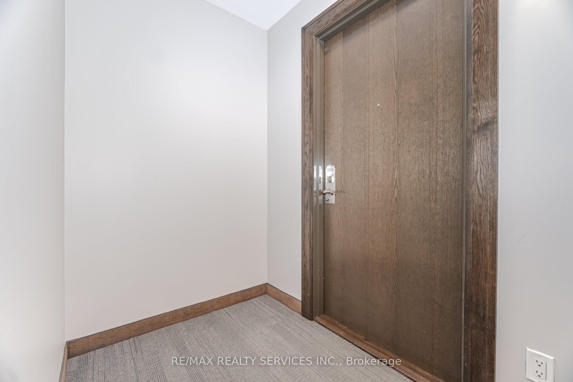 3 Bedrooms Condo at 2900 Highway 7, Vaughan For sale