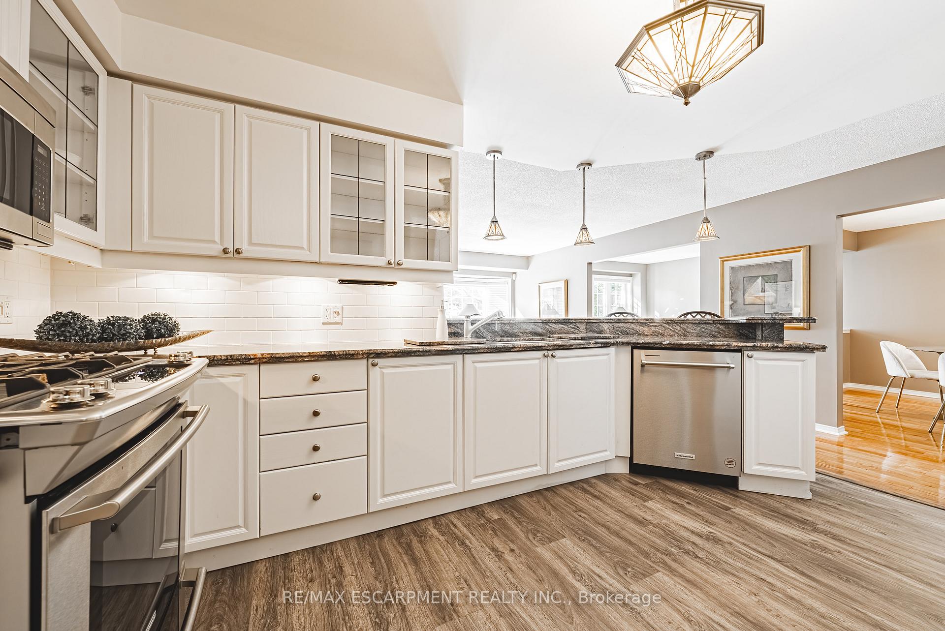 3 Bedrooms Condo at 3333 New,  Burlington For sale